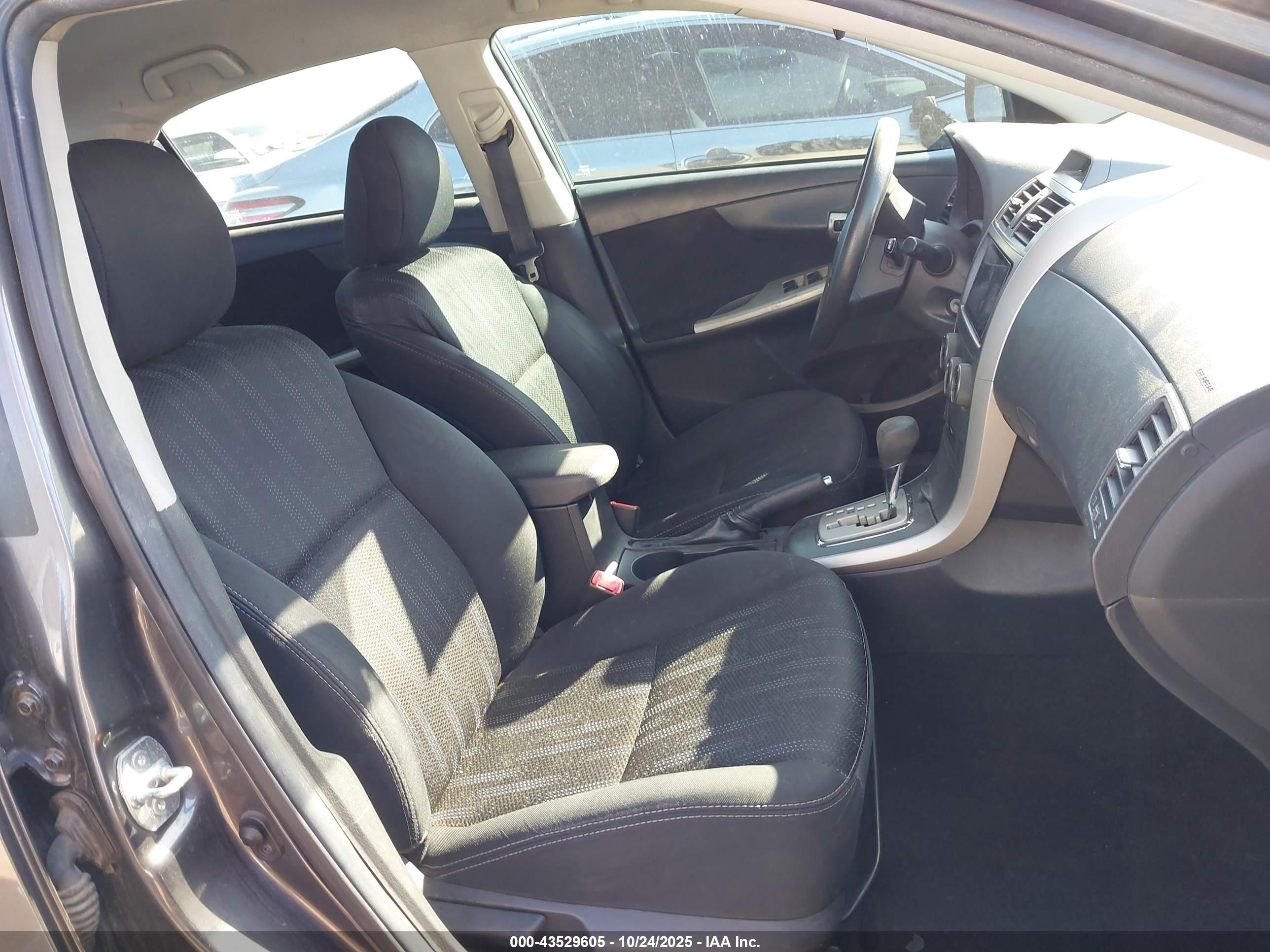TOYOTA COROLLA image 5