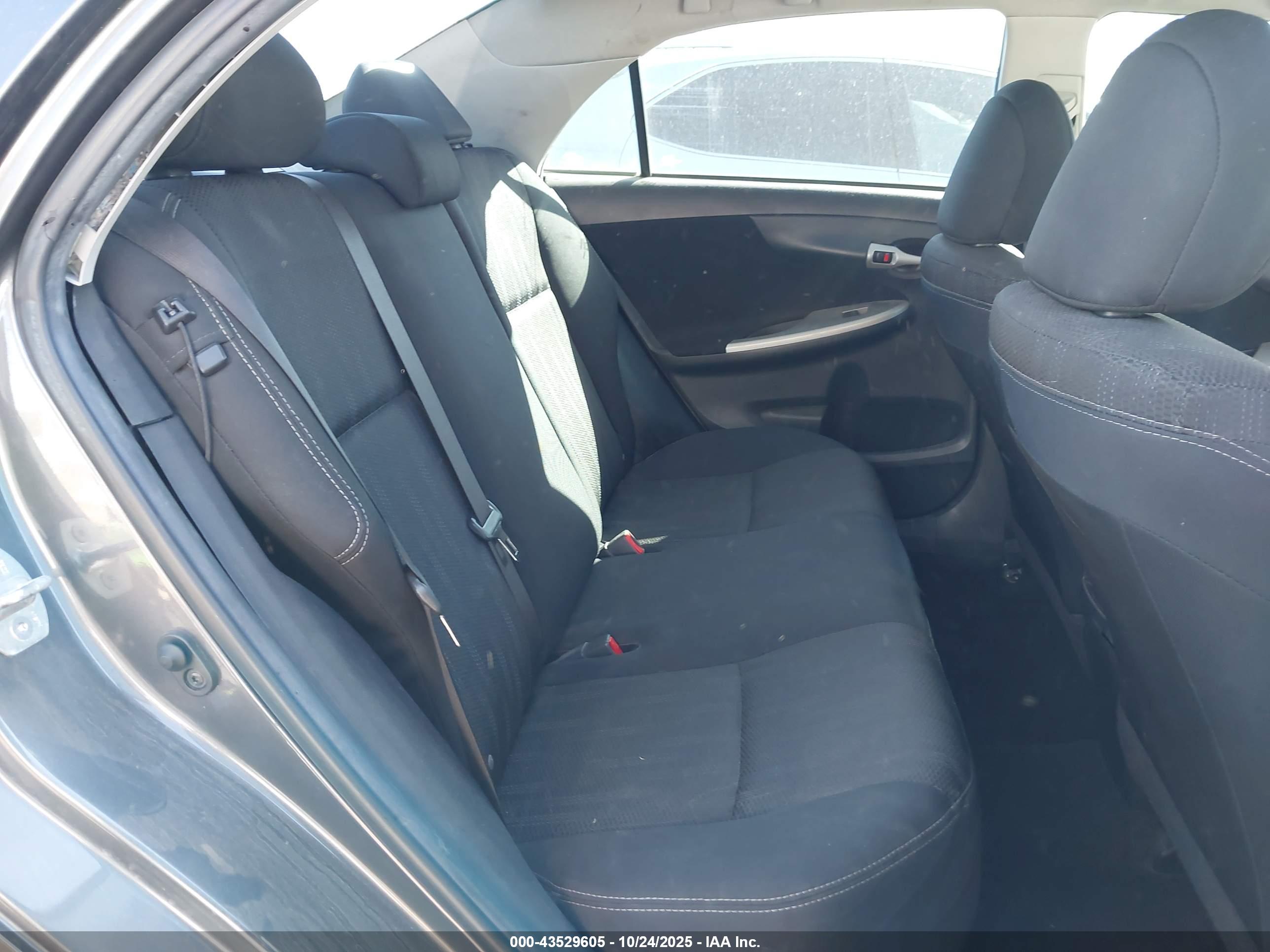 TOYOTA COROLLA image 8