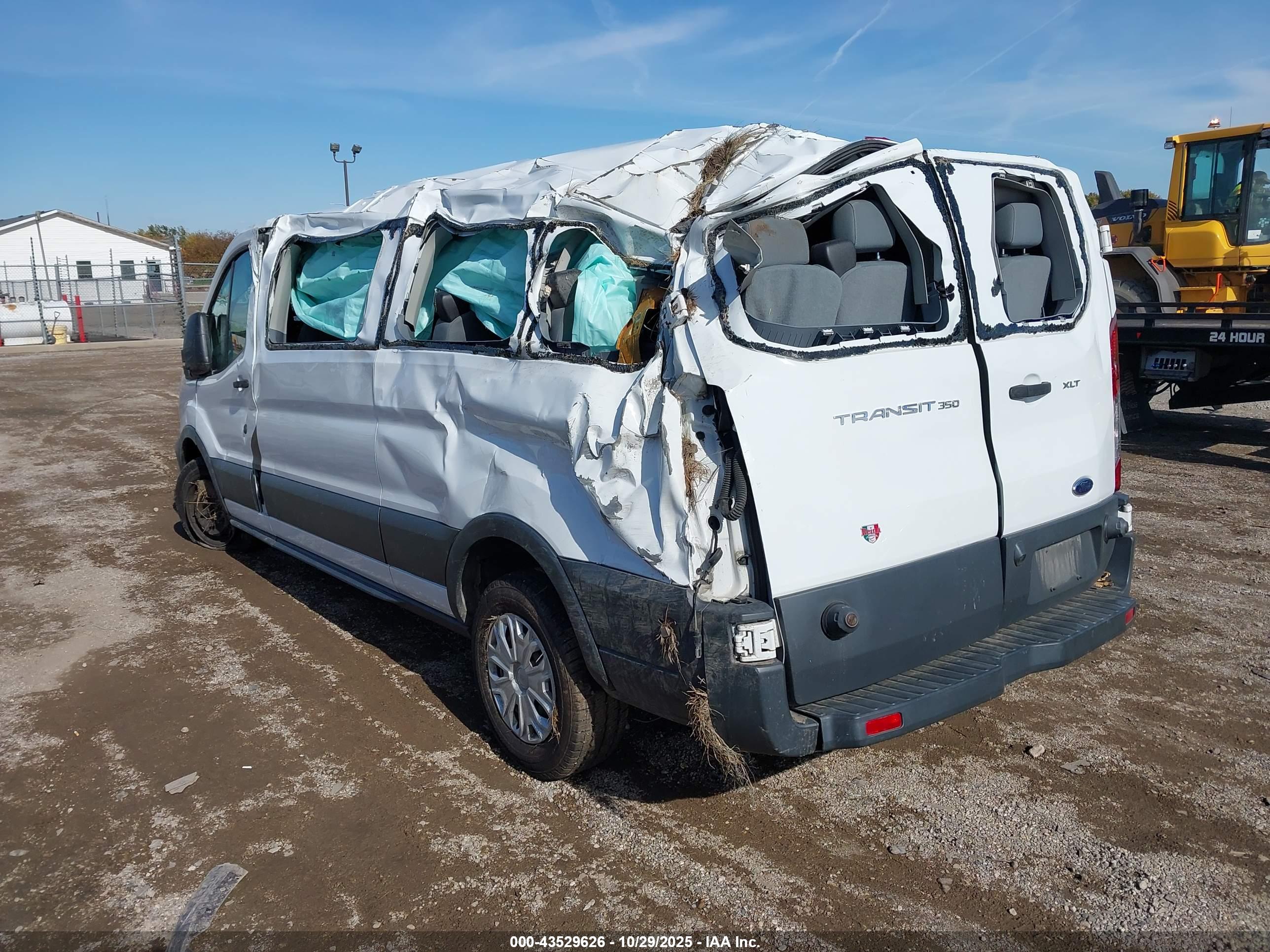 FORD TRANSIT-350 image 3
