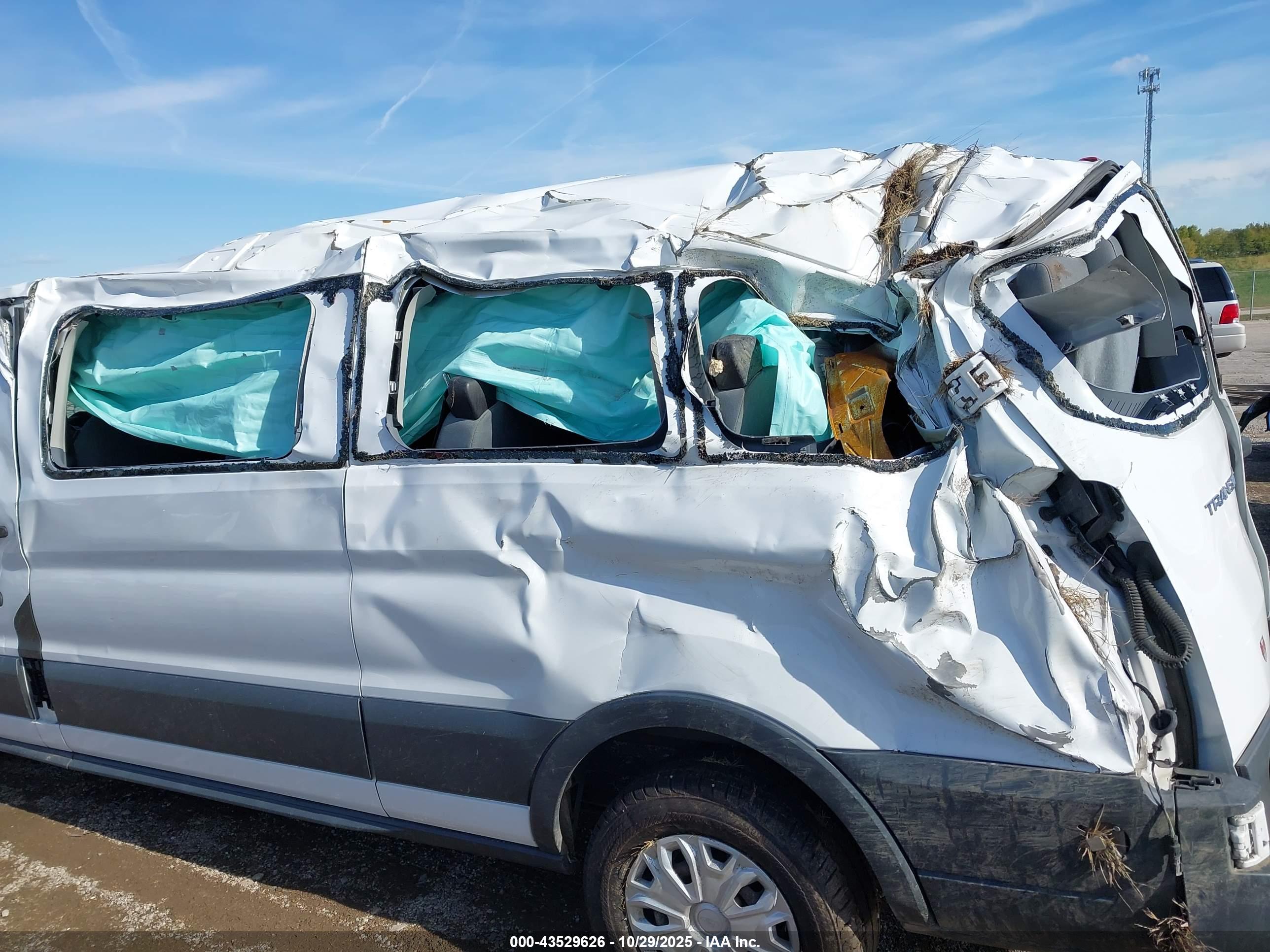 FORD TRANSIT-350 image 6
