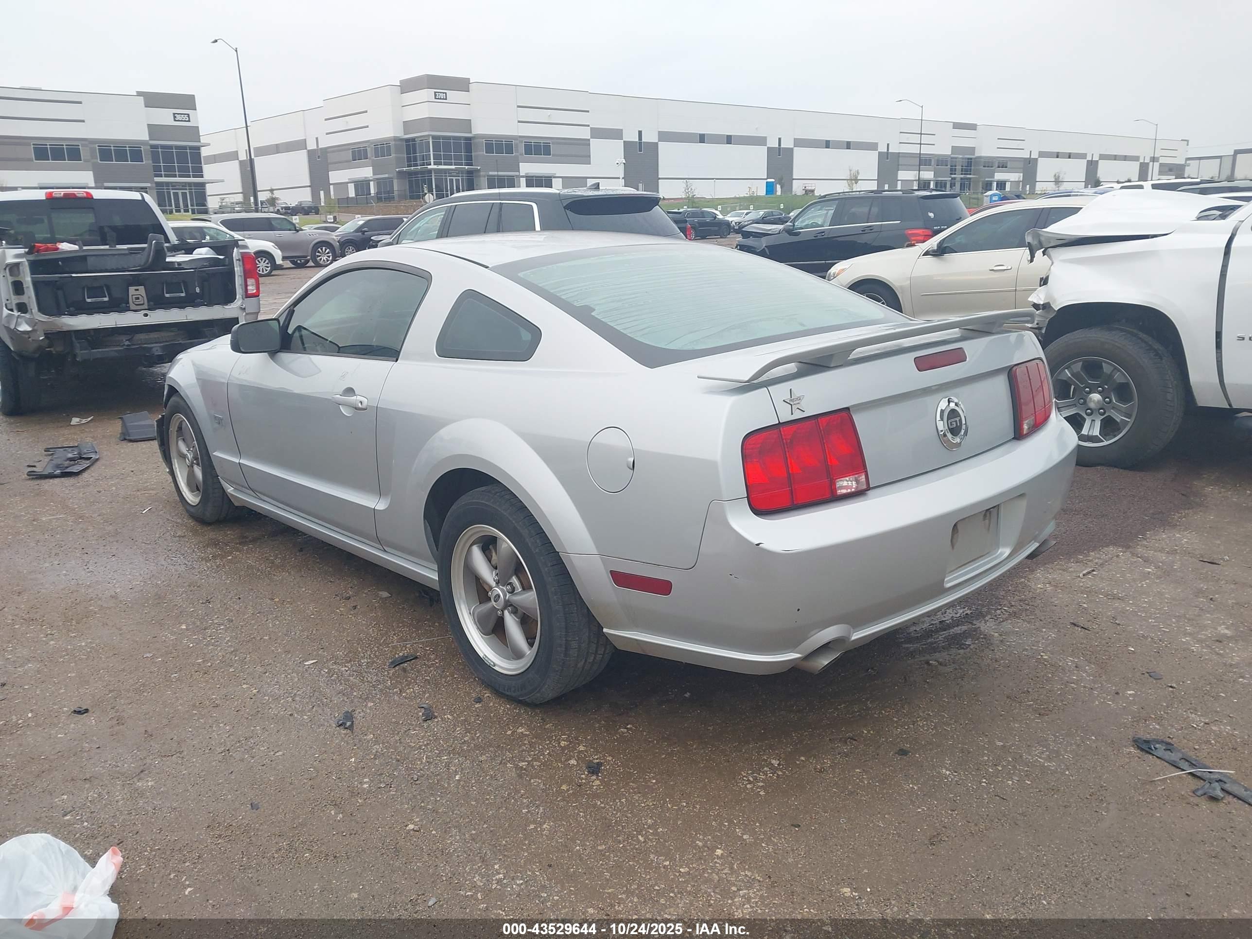 FORD MUSTANG image 3