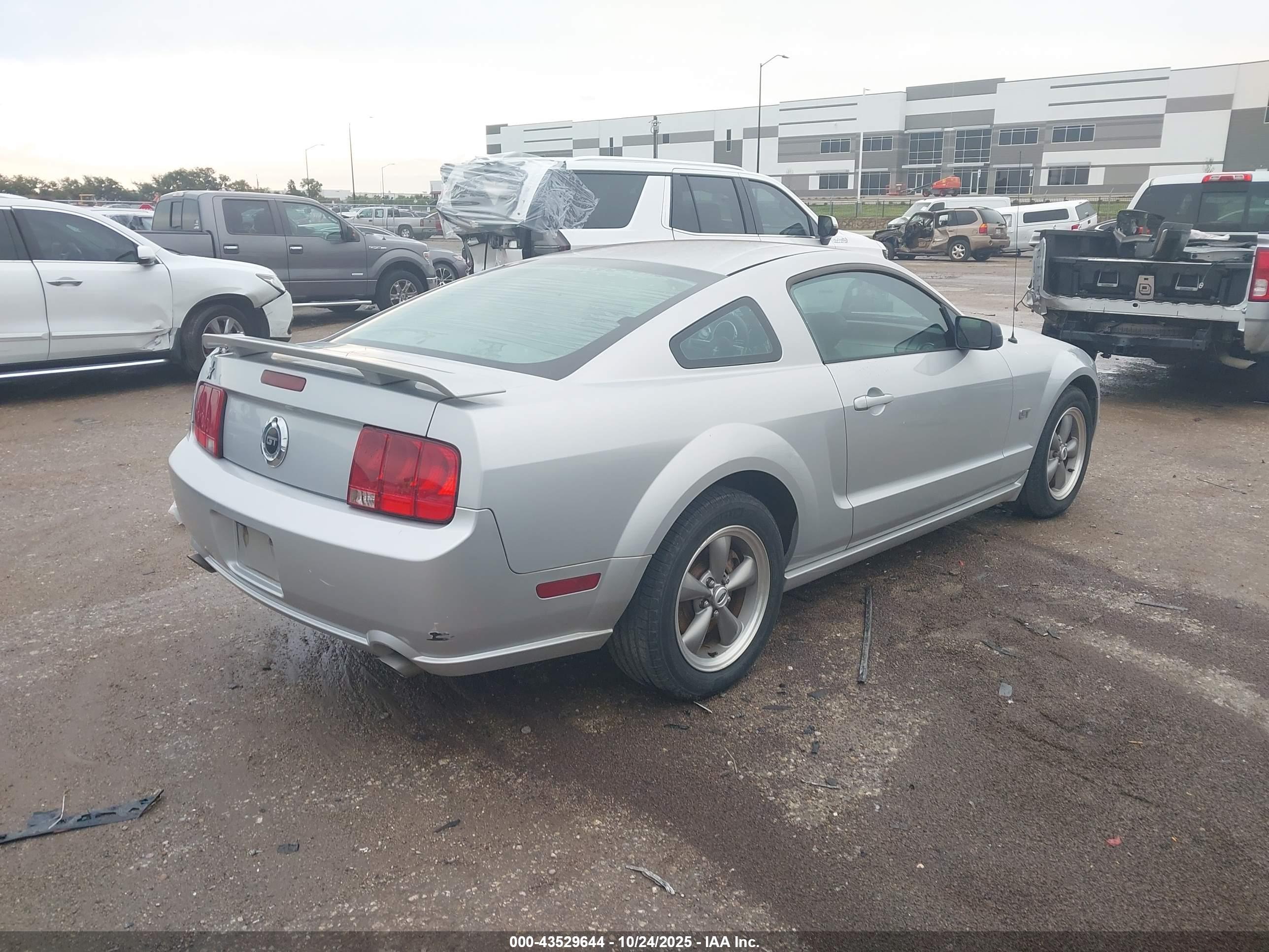 FORD MUSTANG image 4