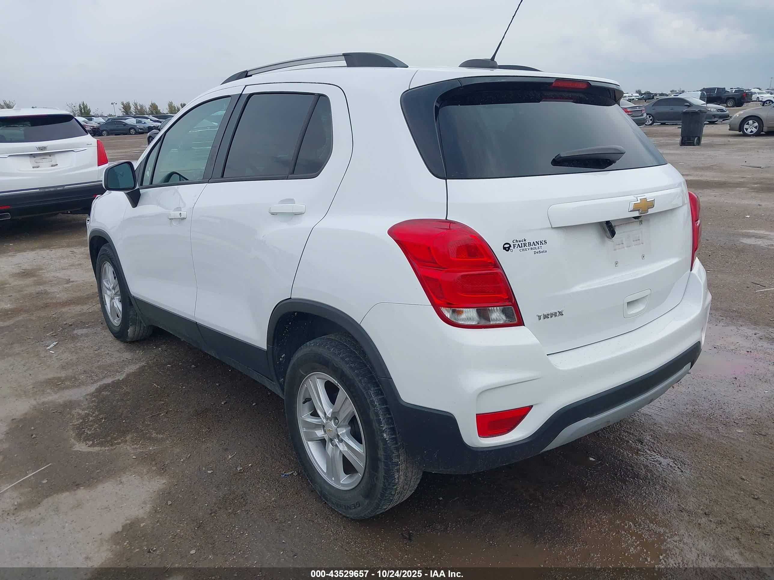 CHEVROLET TRAX image 3