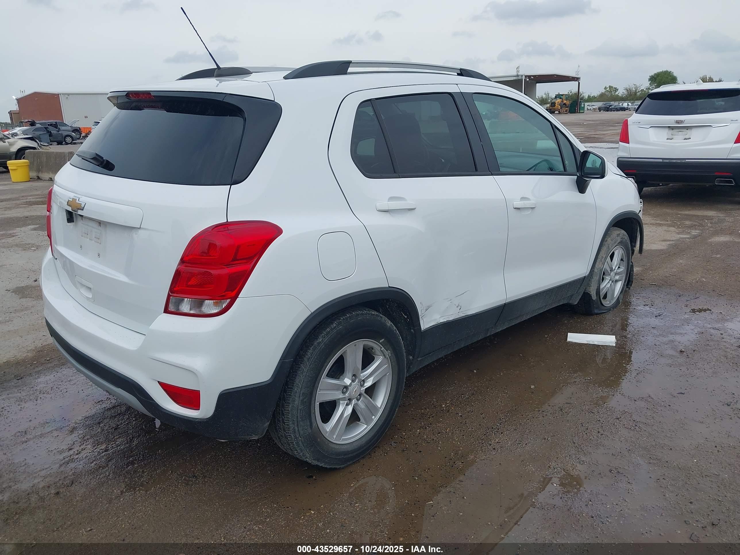CHEVROLET TRAX image 4