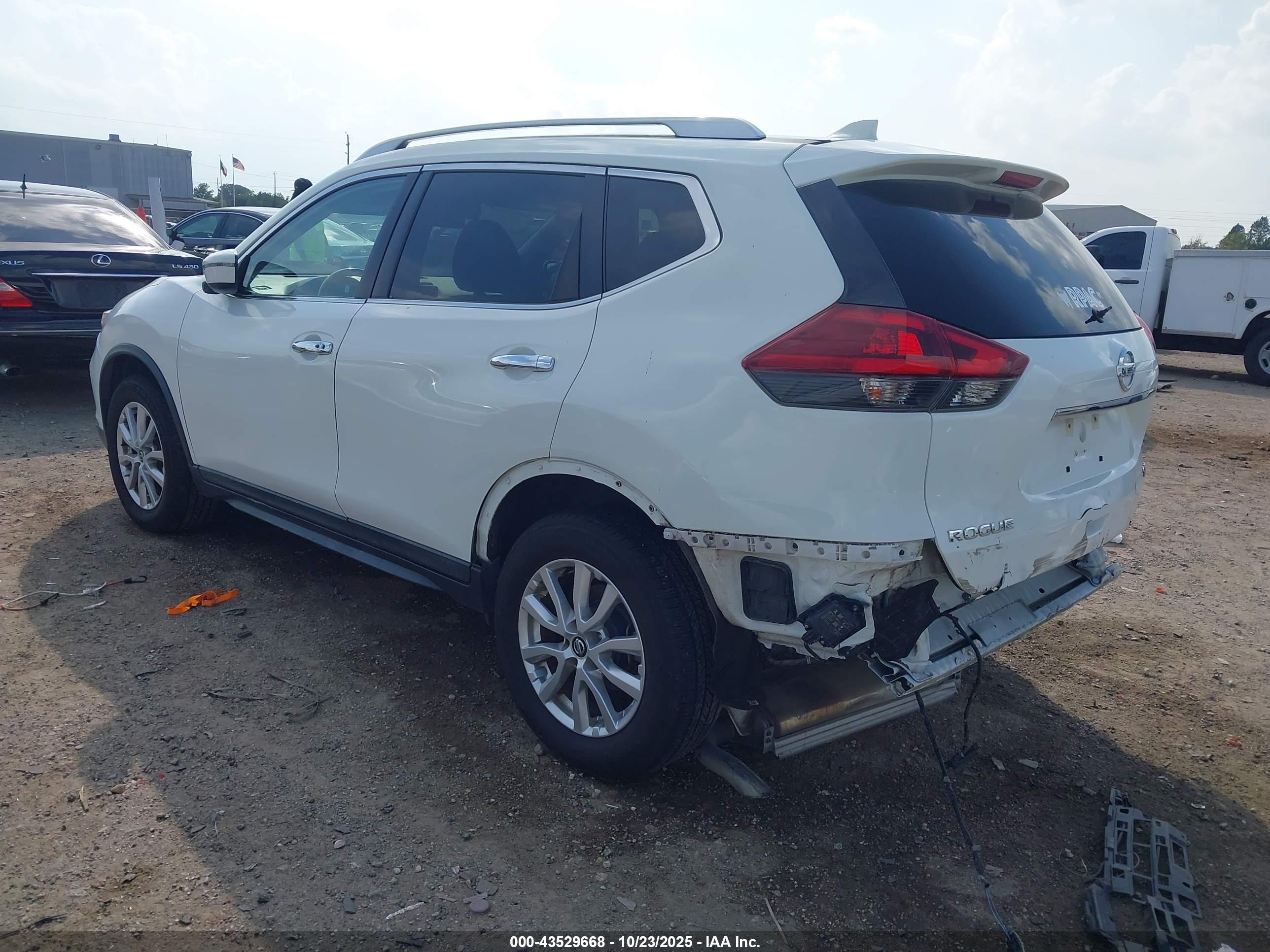 NISSAN ROGUE image 3