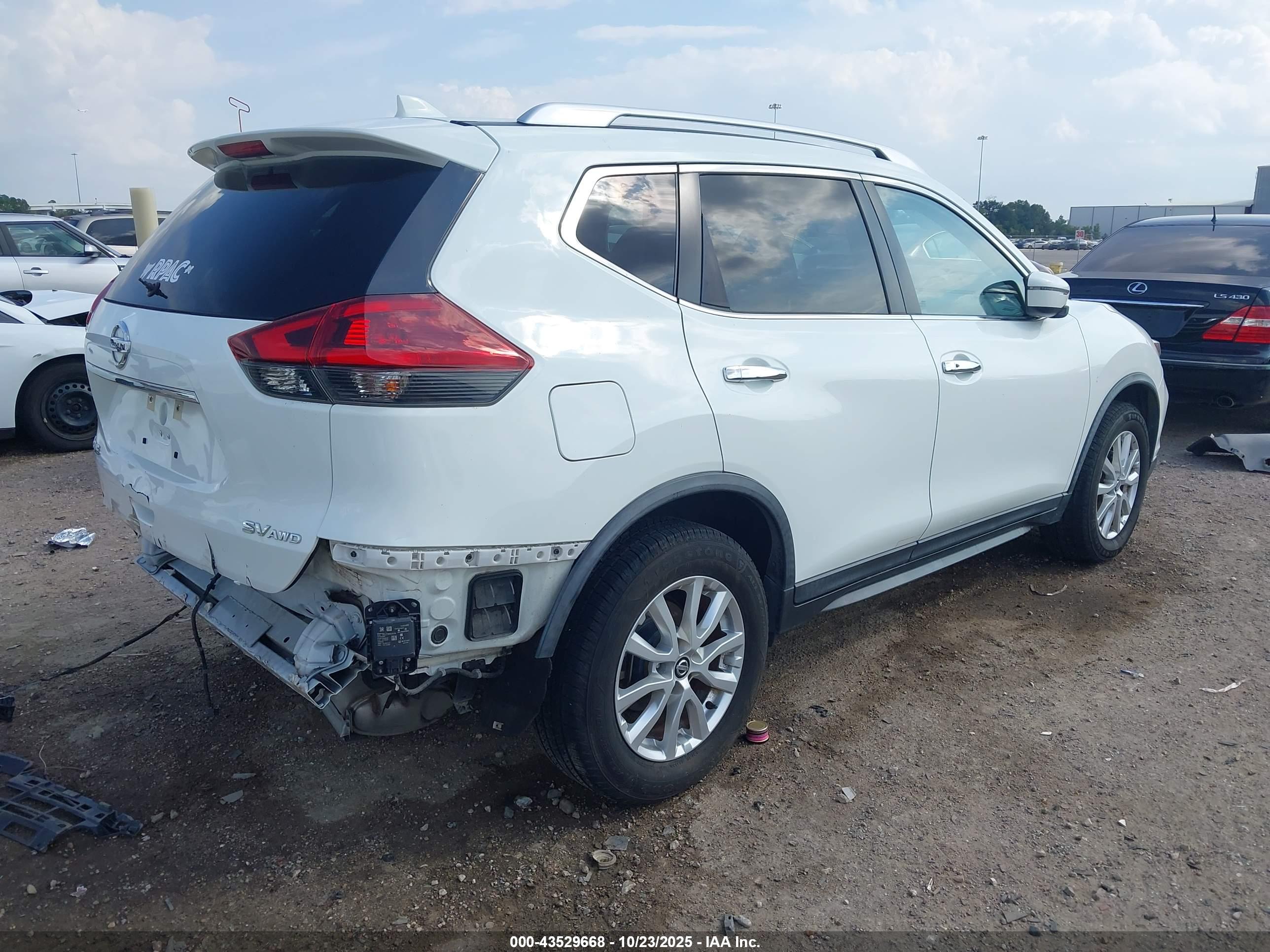 NISSAN ROGUE image 4