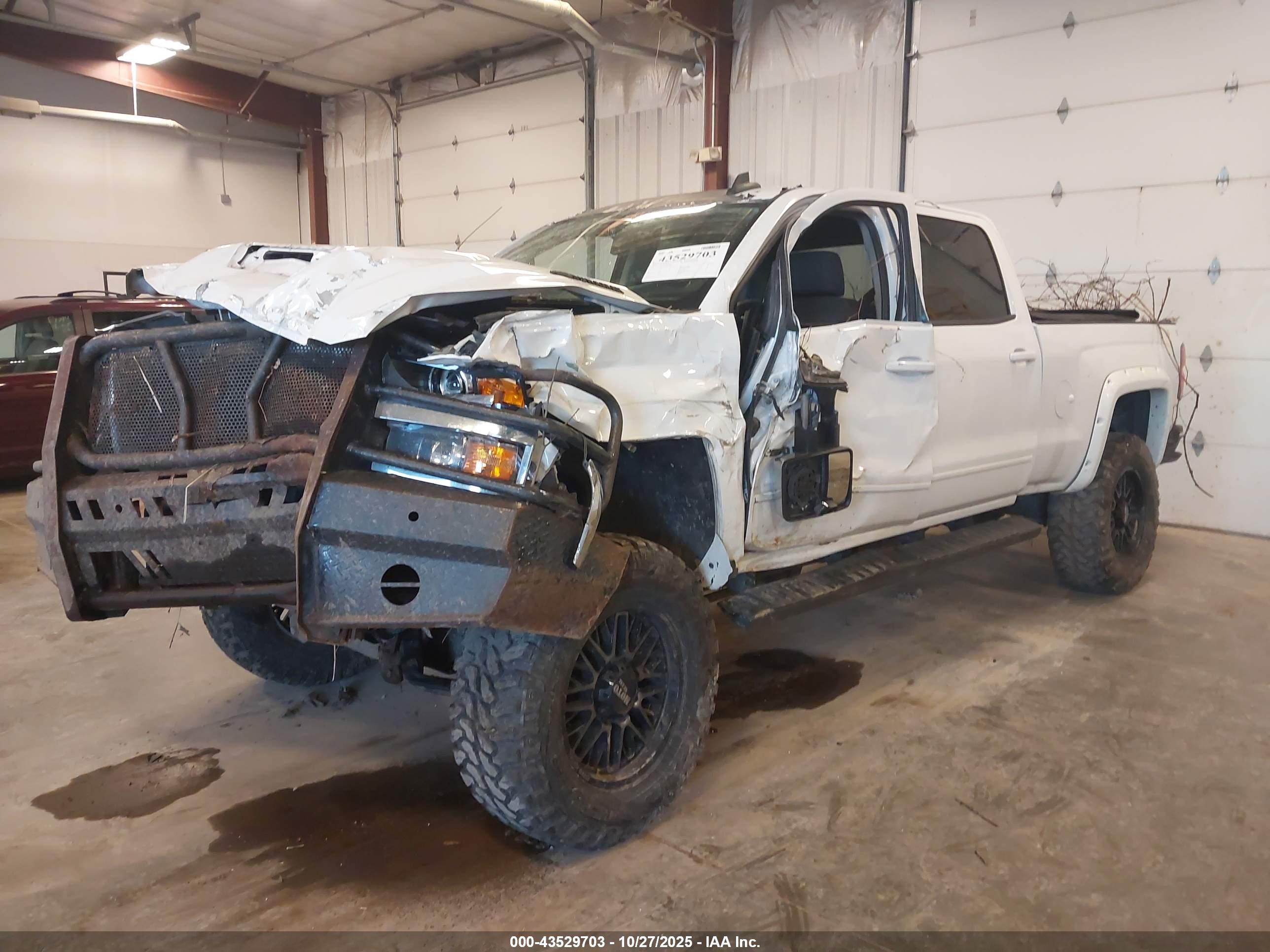 CHEVROLET SILVERADO image 2