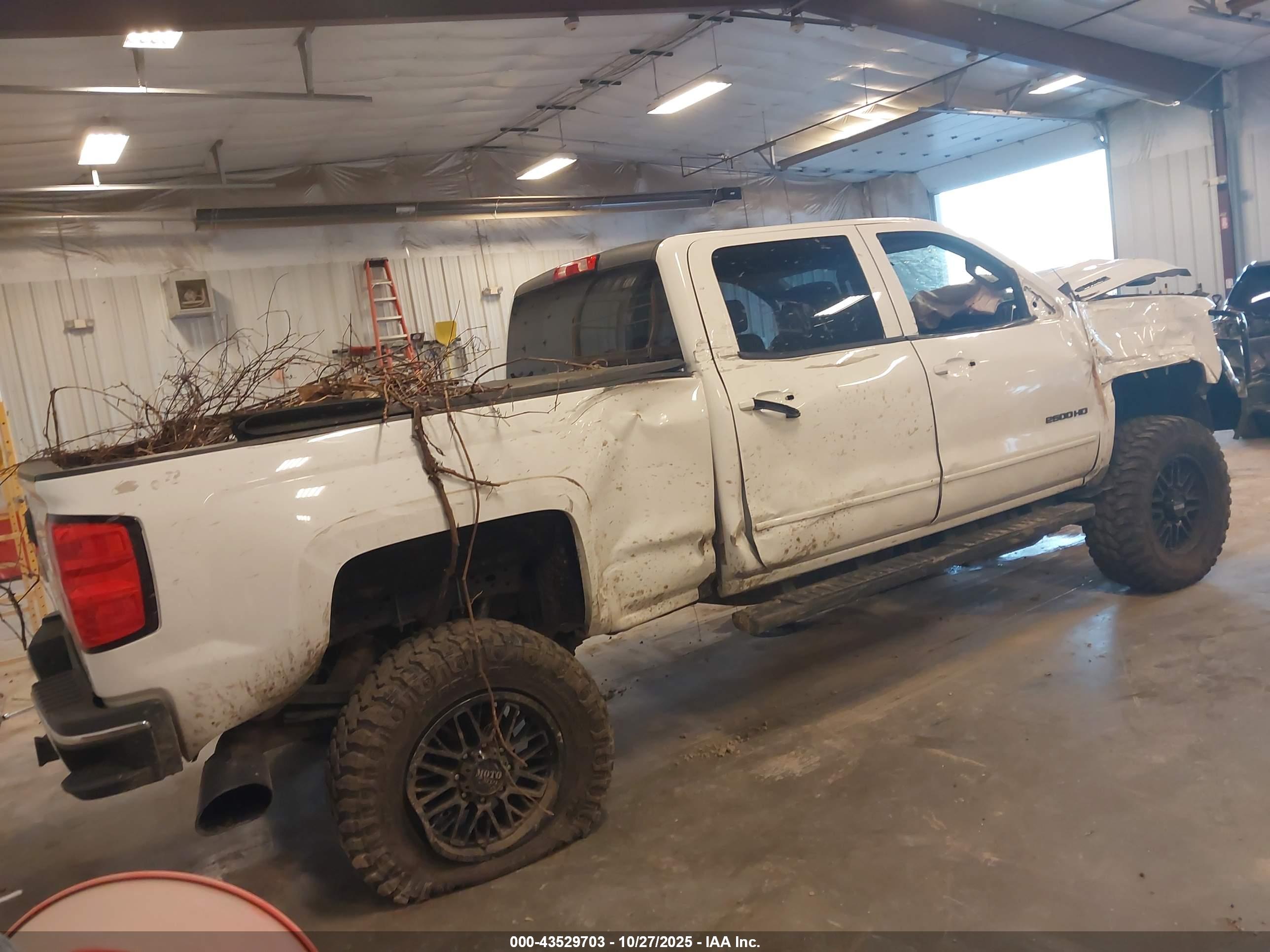 CHEVROLET SILVERADO image 4