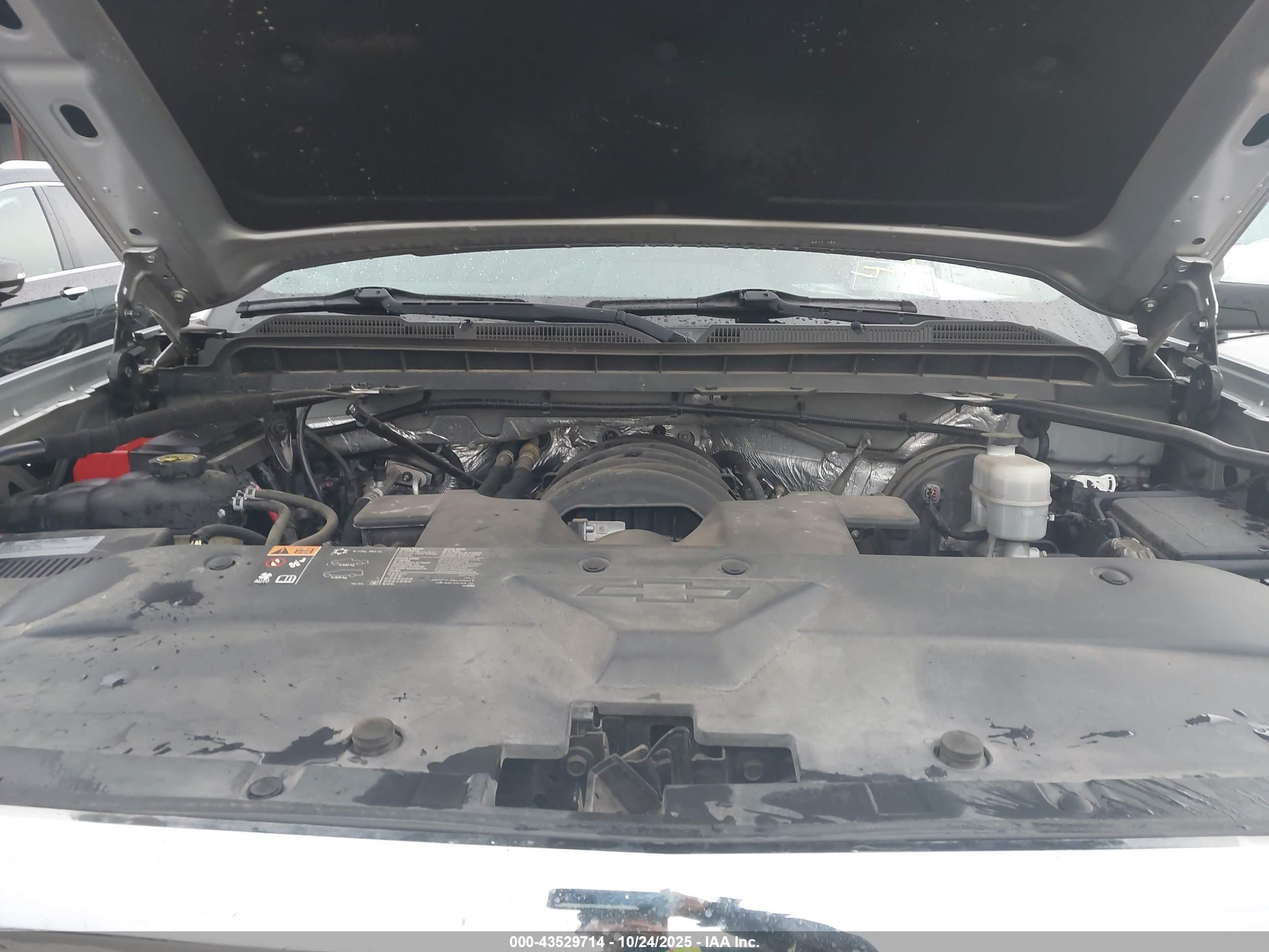 CHEVROLET SILVERADO image 10