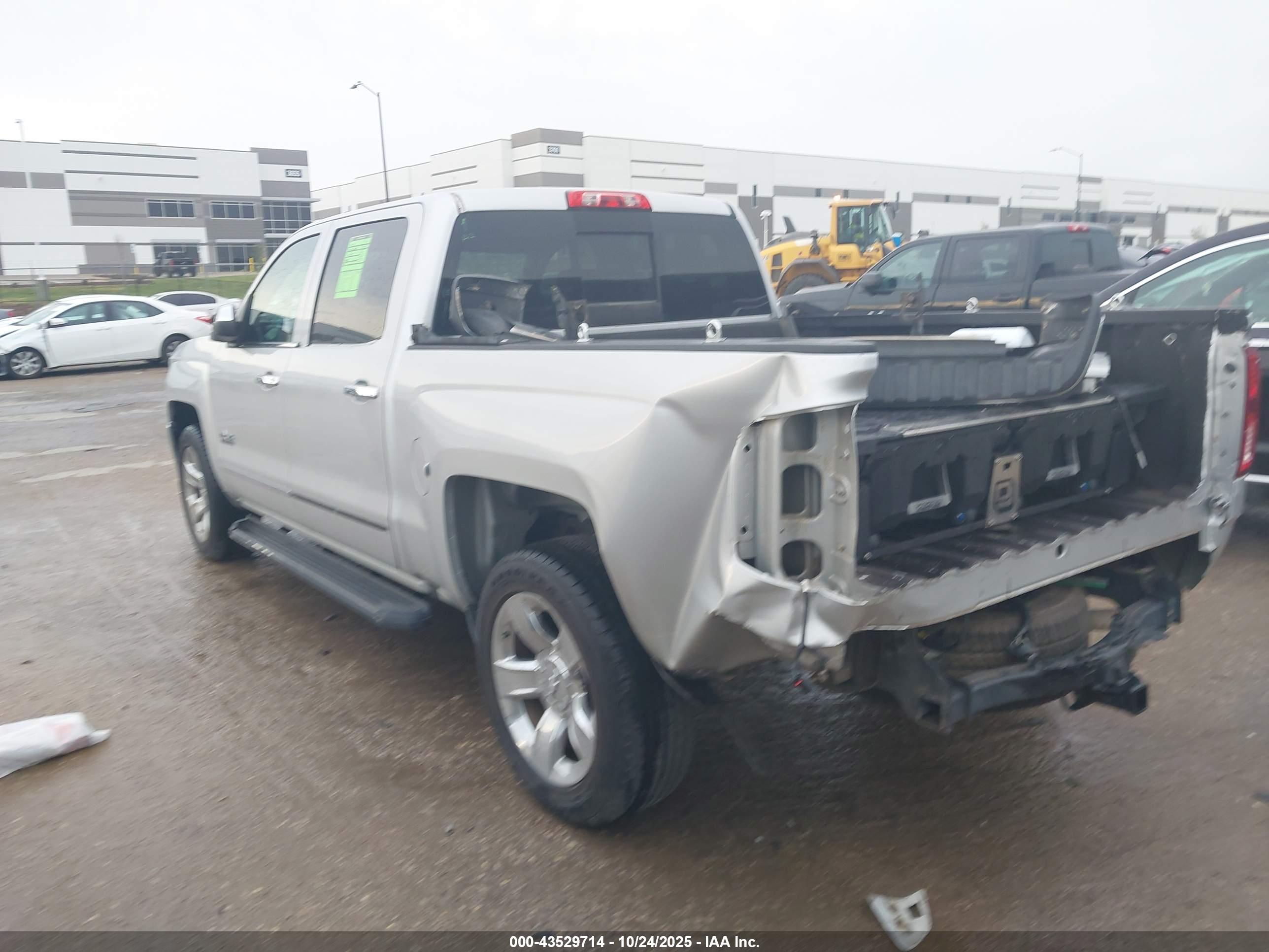 CHEVROLET SILVERADO image 3
