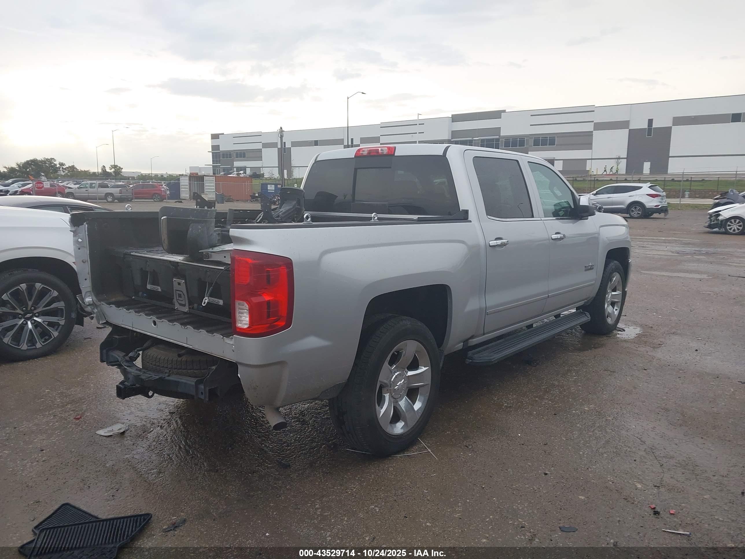 CHEVROLET SILVERADO image 4