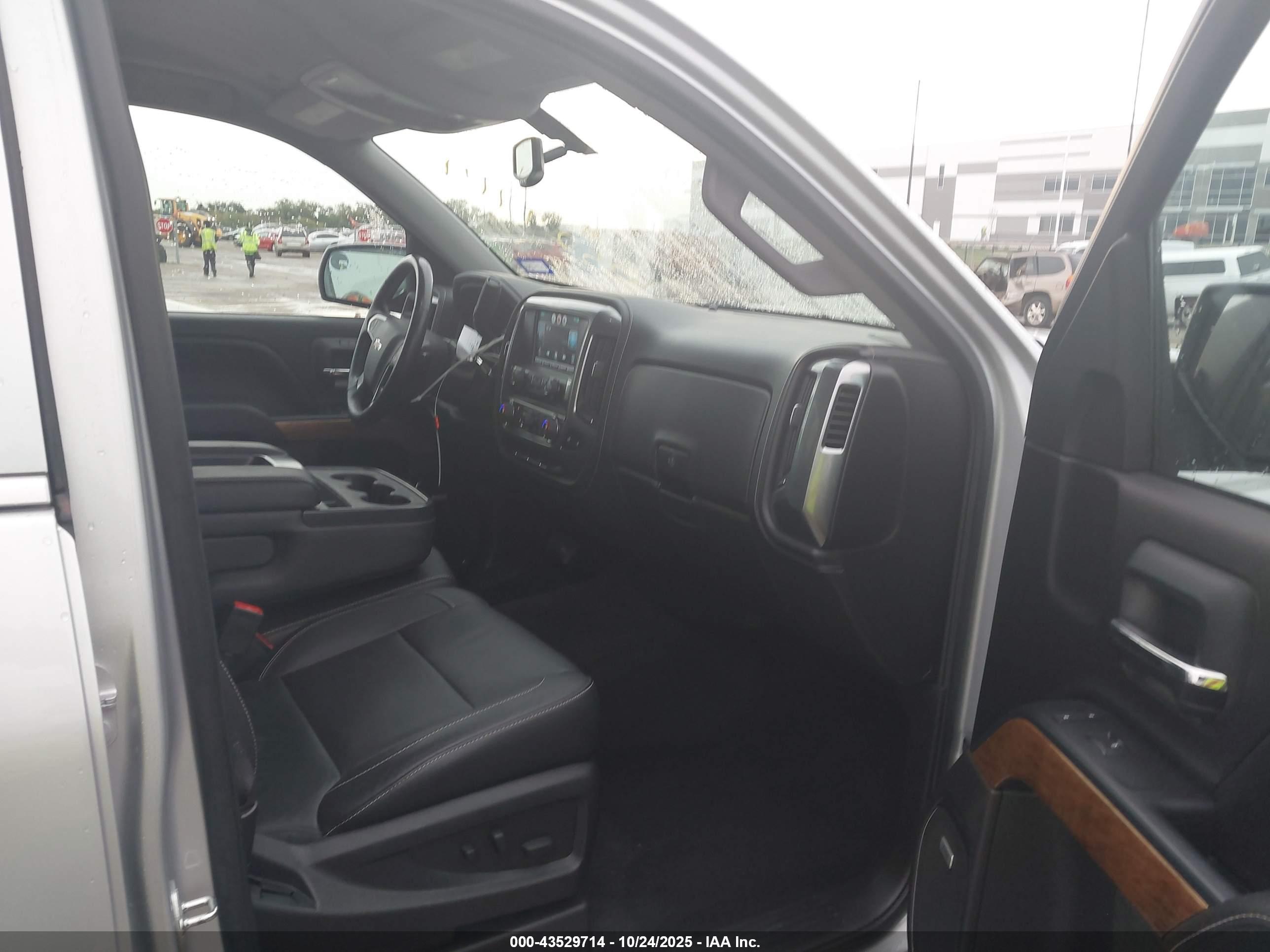 CHEVROLET SILVERADO image 5