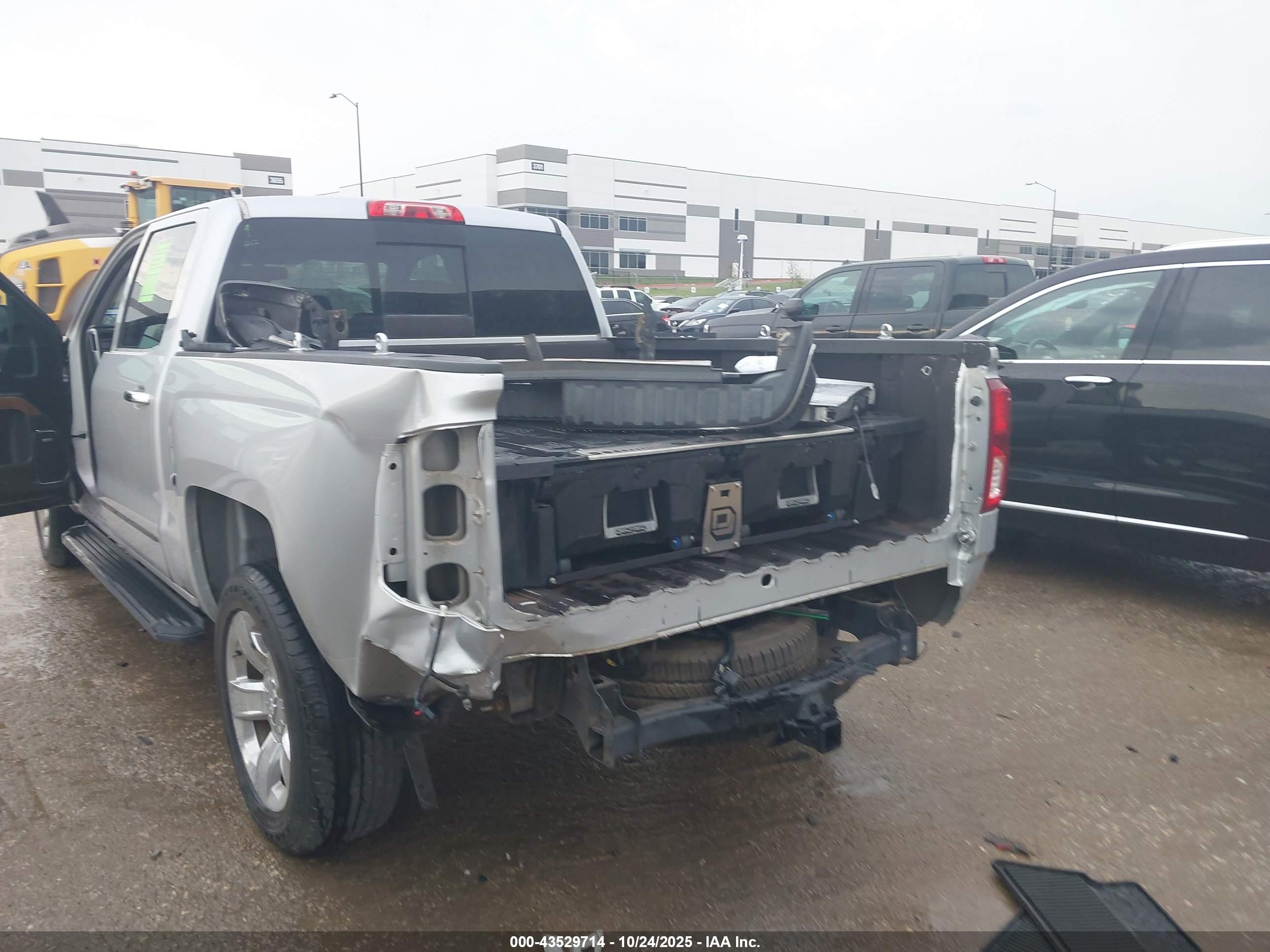 CHEVROLET SILVERADO image 6