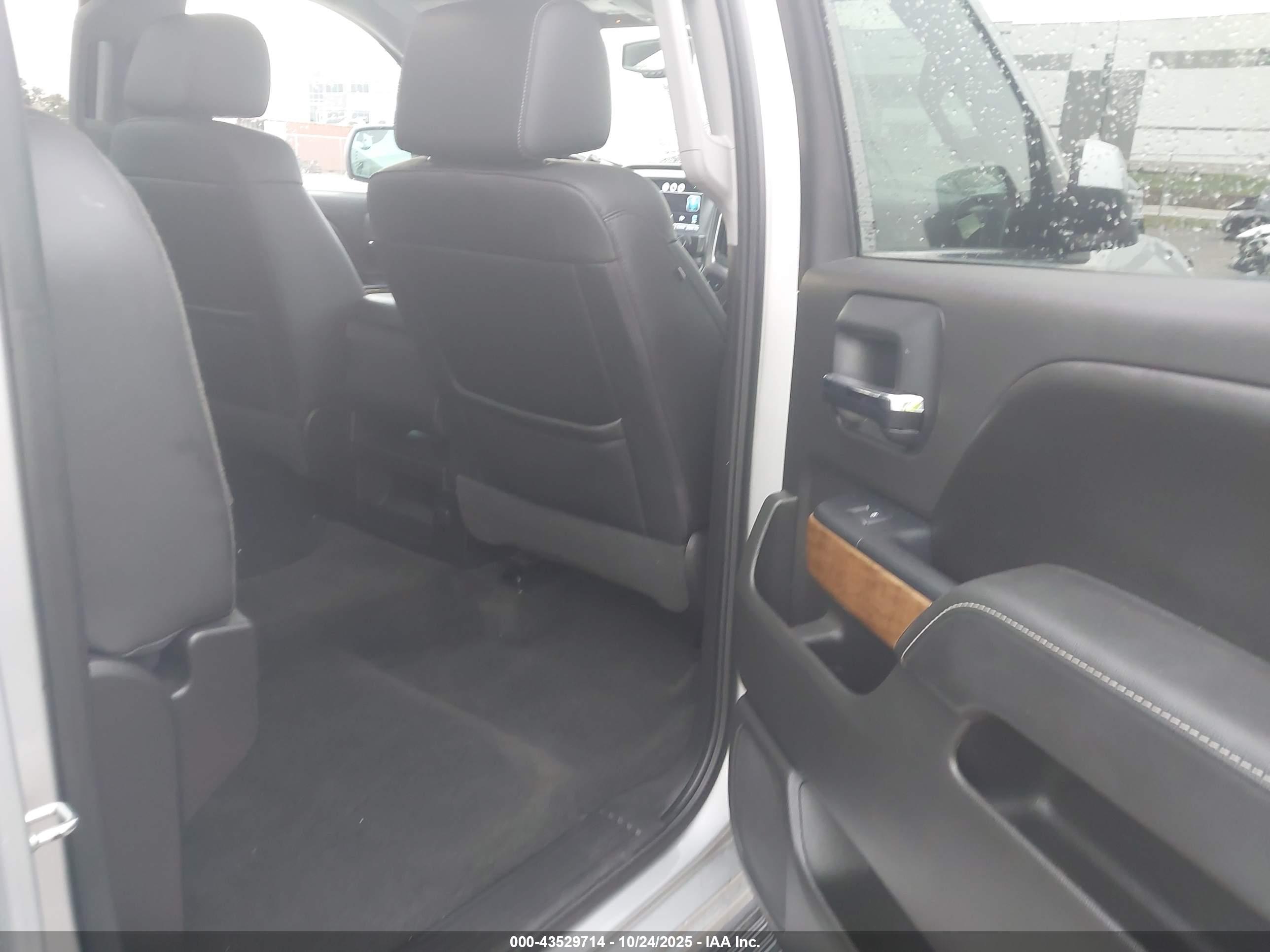 CHEVROLET SILVERADO image 8