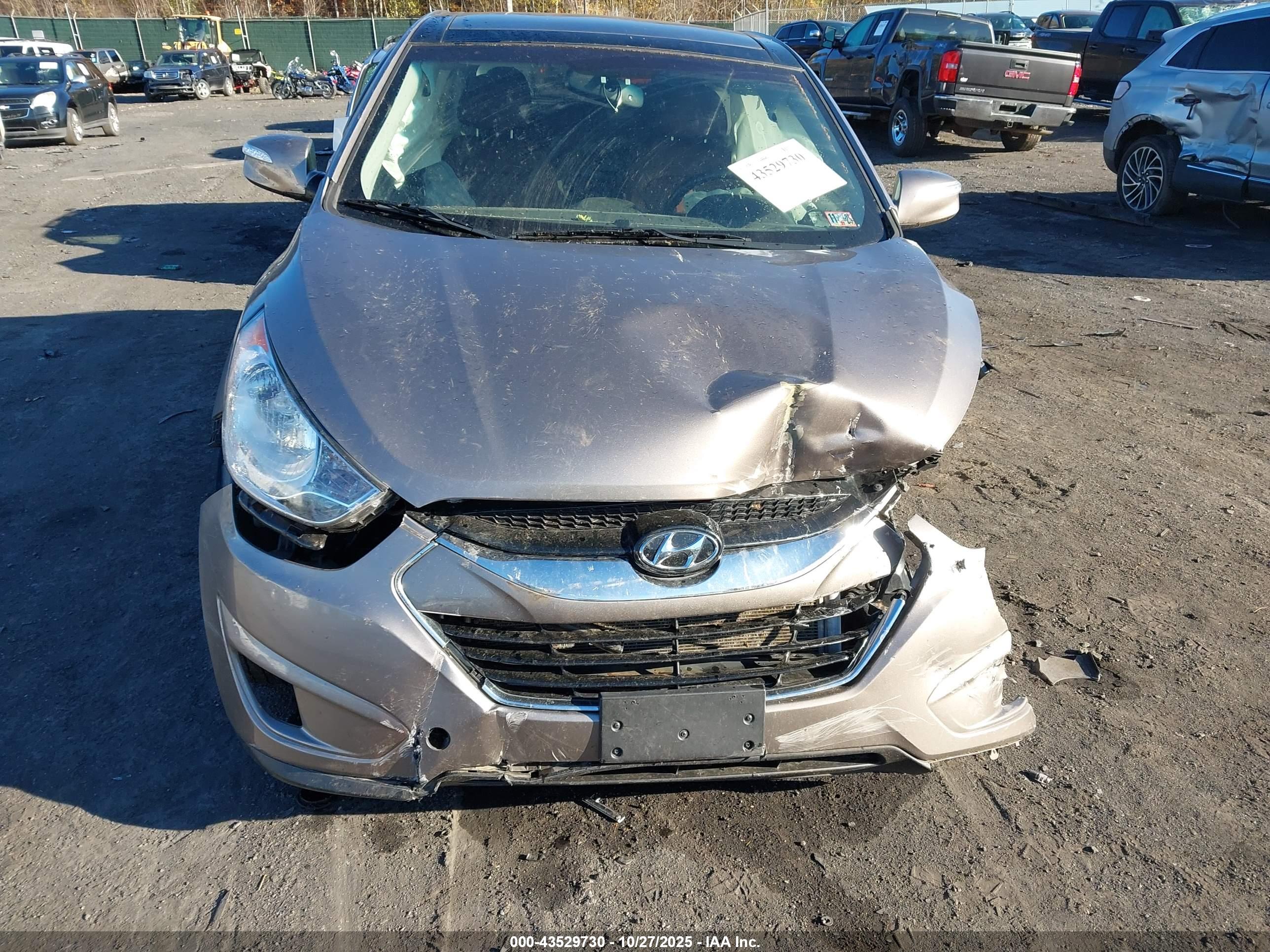 HYUNDAI TUCSON image 6