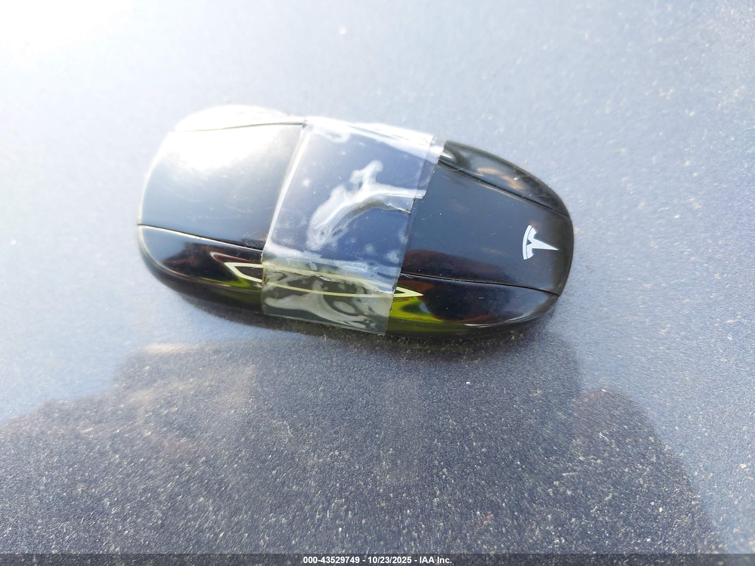 TESLA MODEL image 11