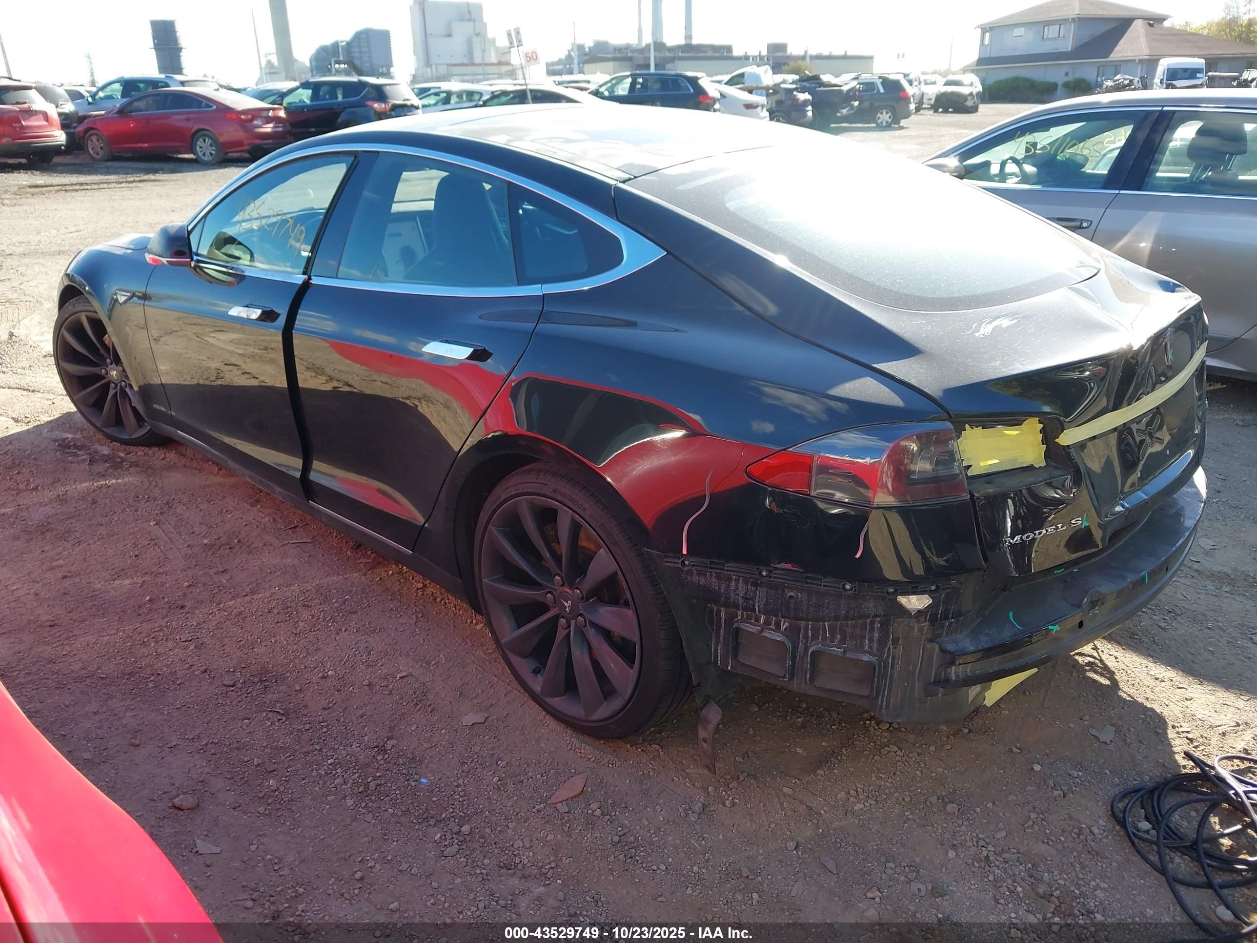 TESLA MODEL image 3