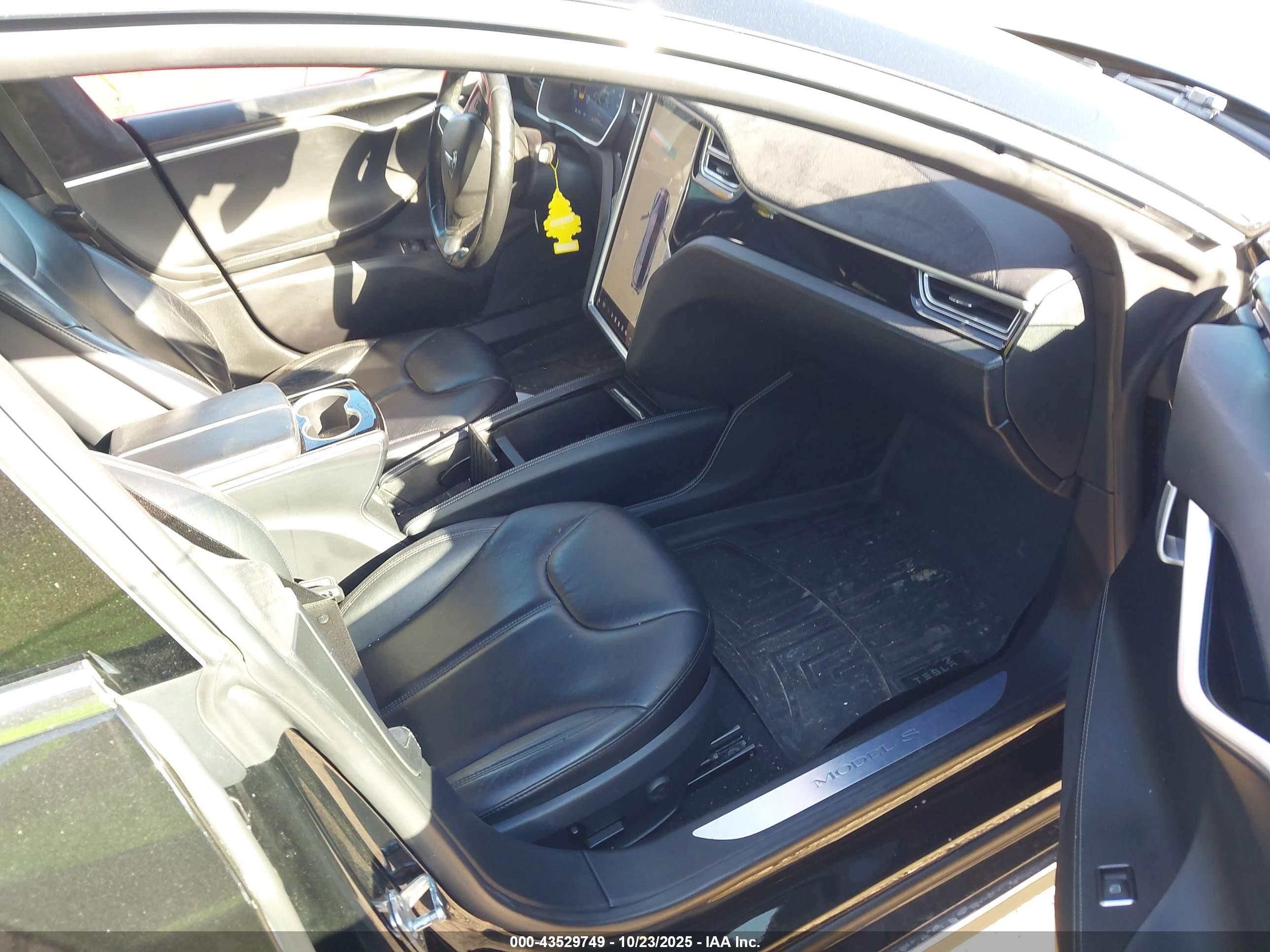 TESLA MODEL image 5