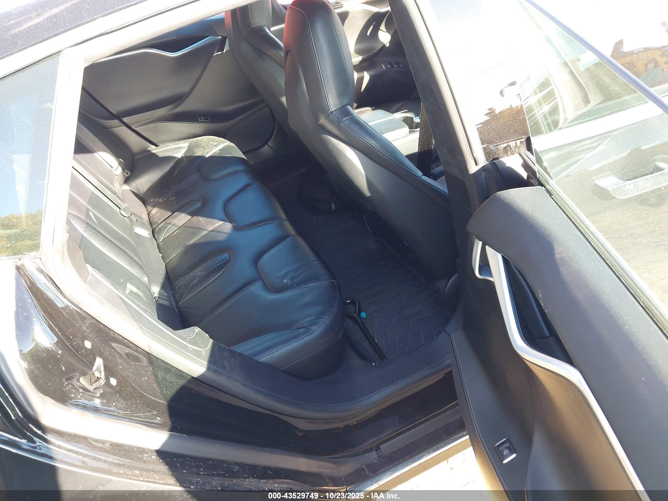 TESLA MODEL image 8