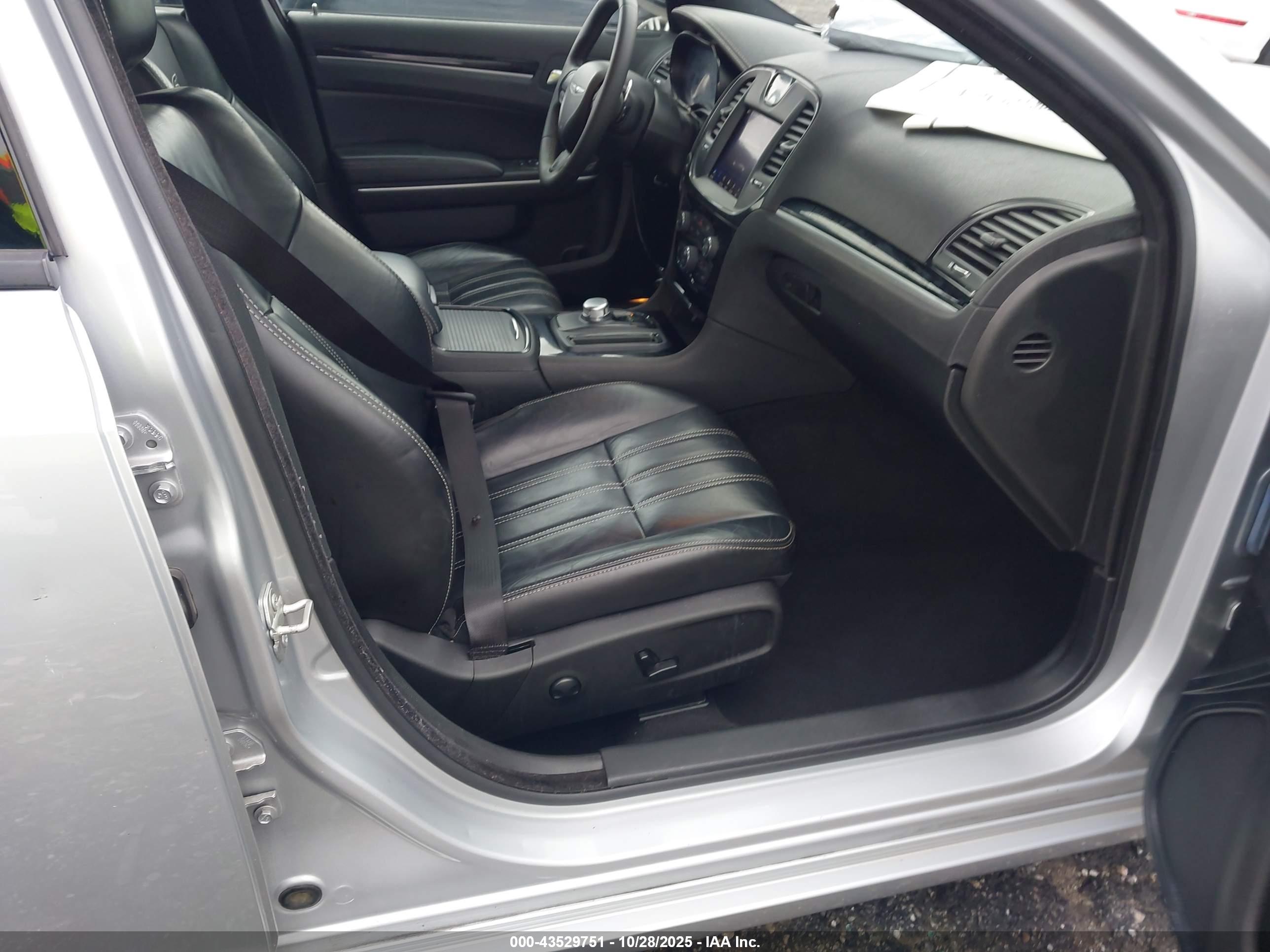 CHRYSLER 300 image 5