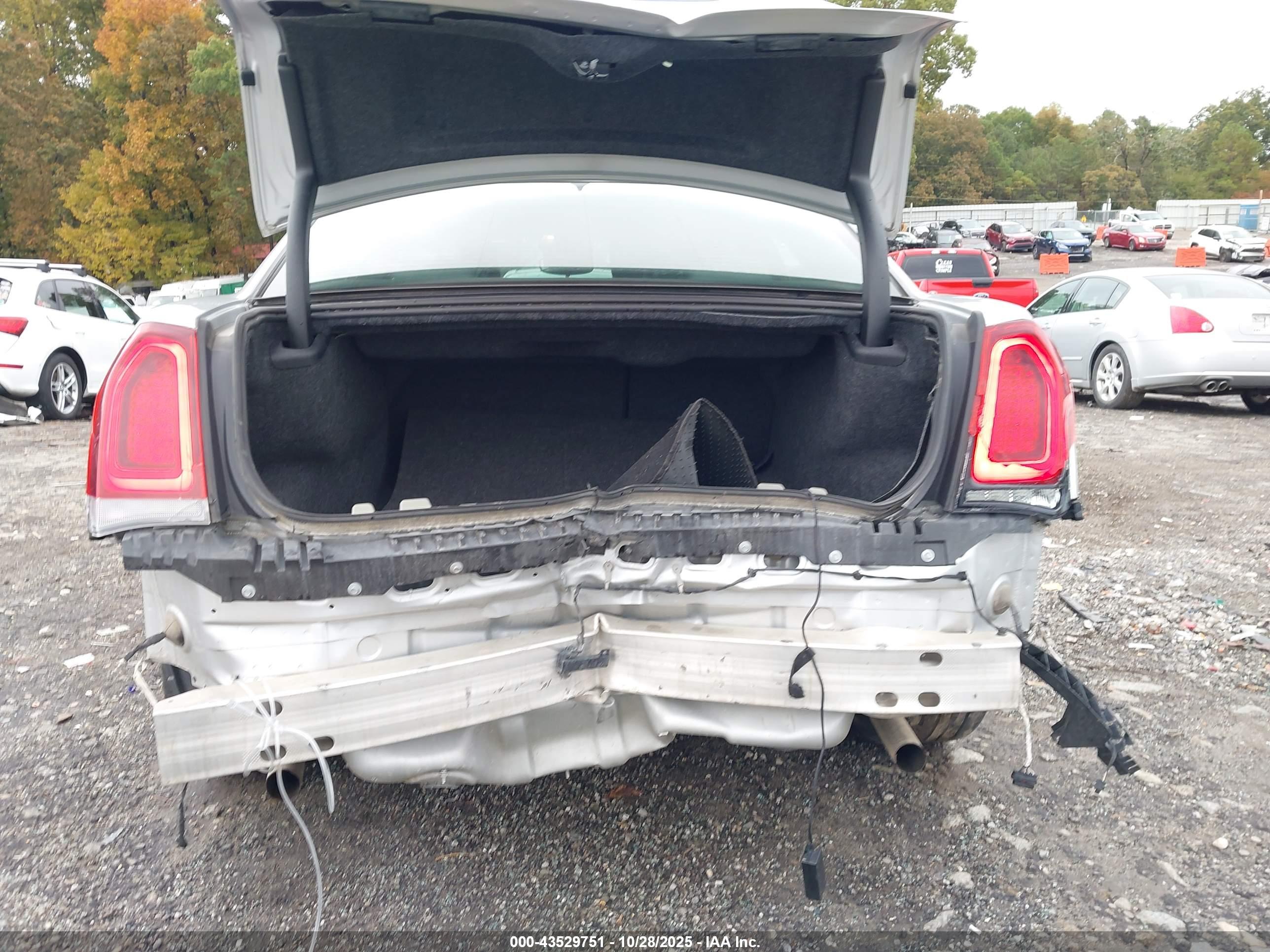 CHRYSLER 300 image 6