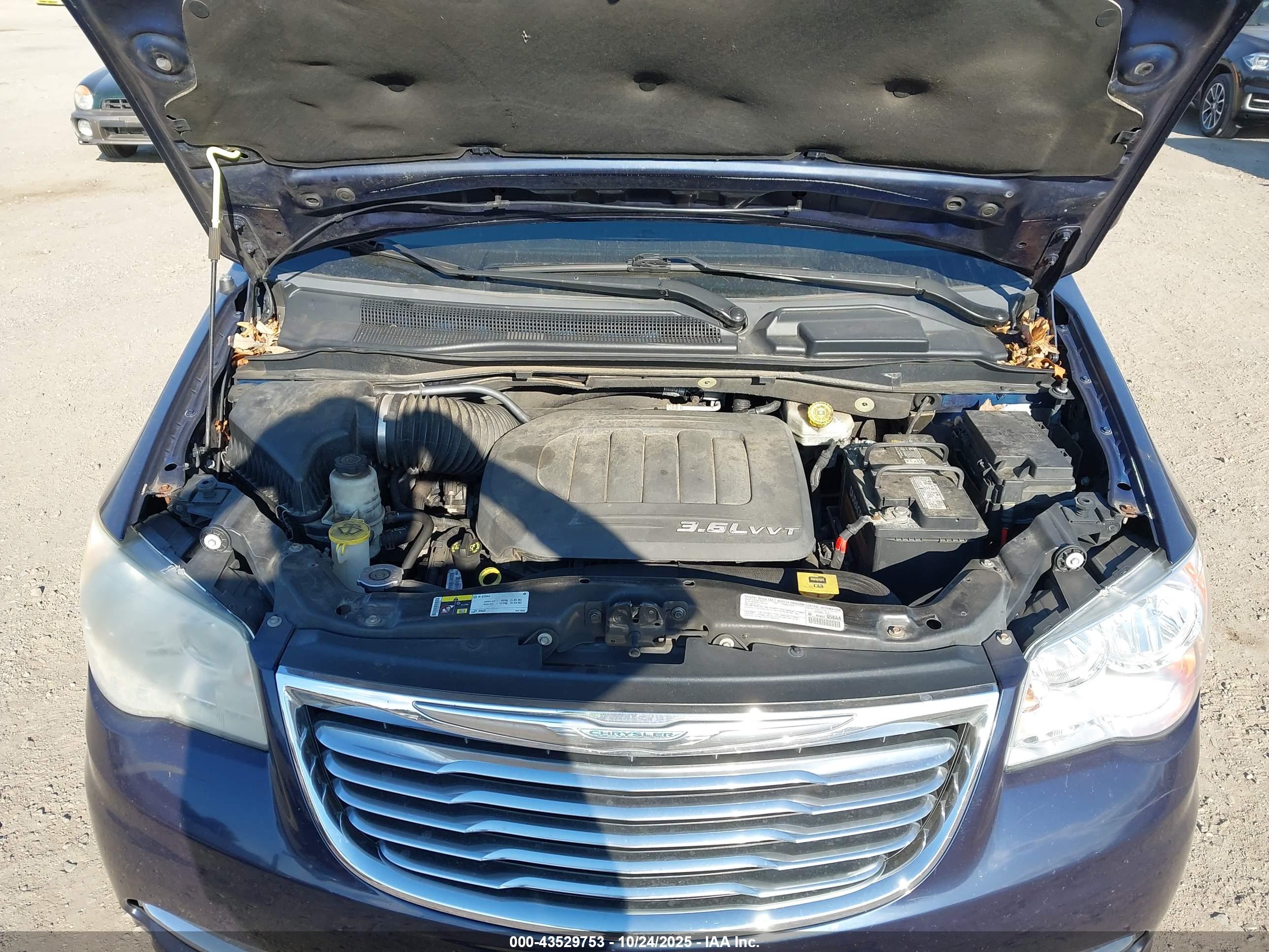 CHRYSLER TOWN image 10