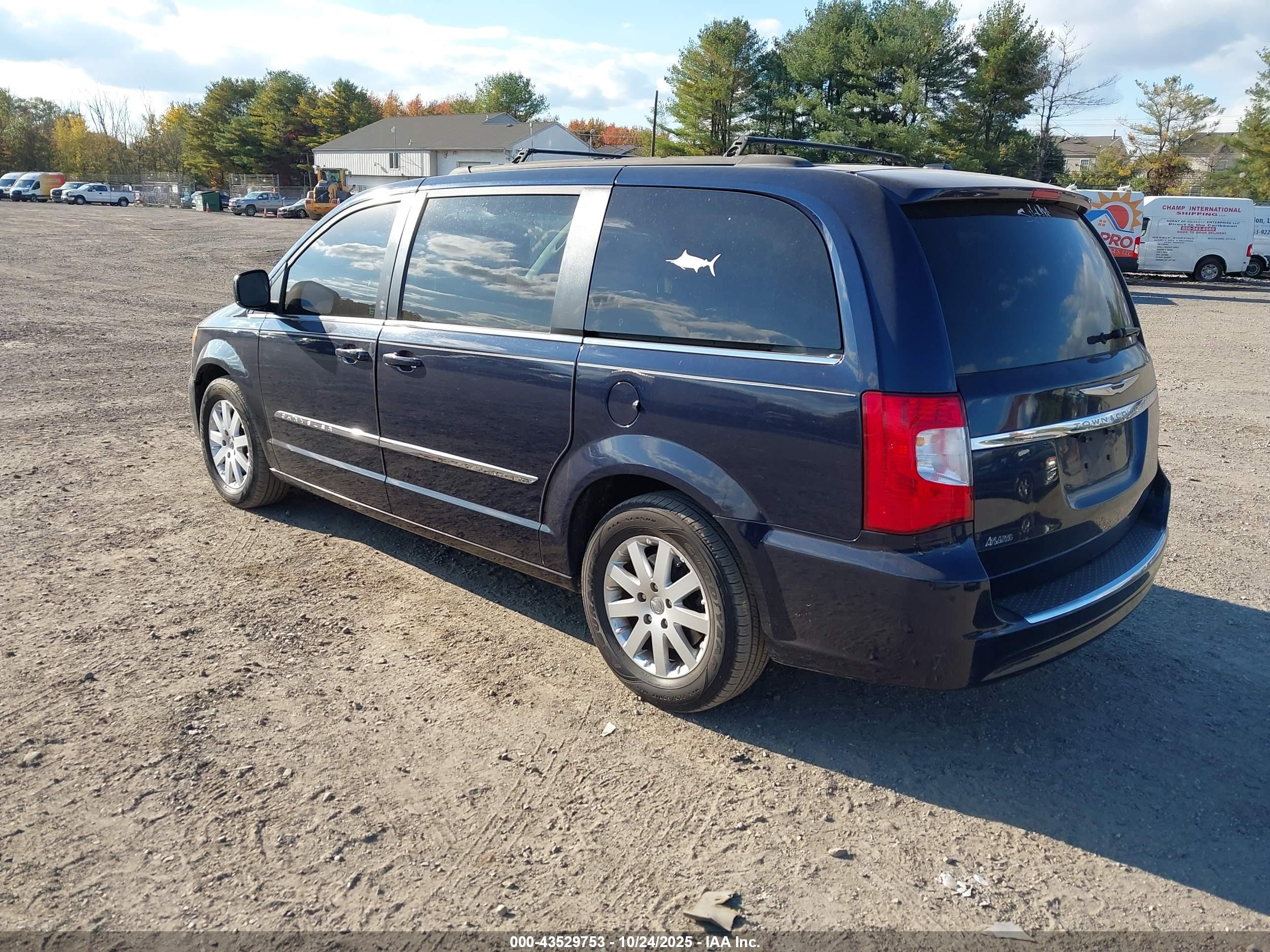 CHRYSLER TOWN image 3