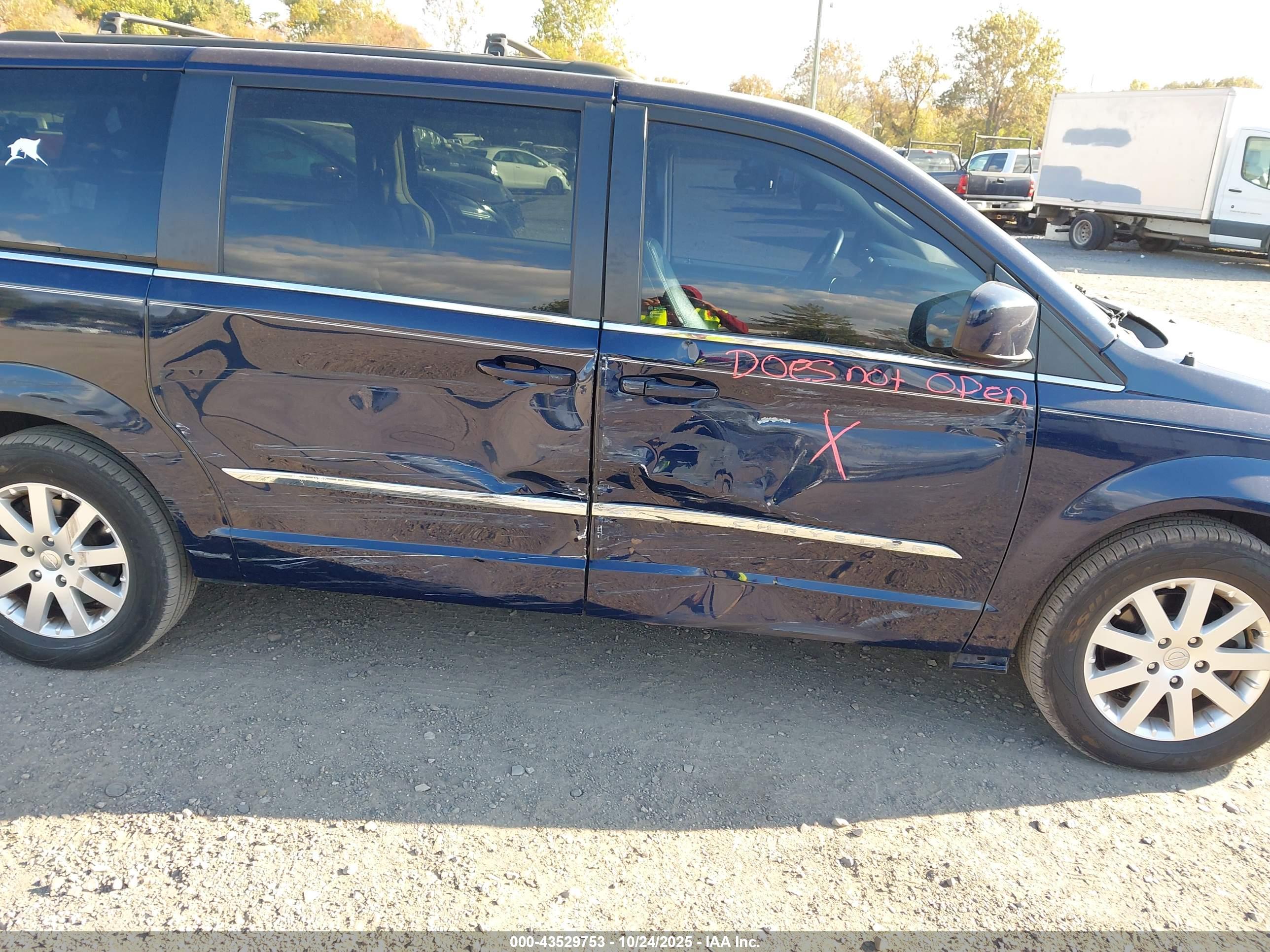 CHRYSLER TOWN image 6