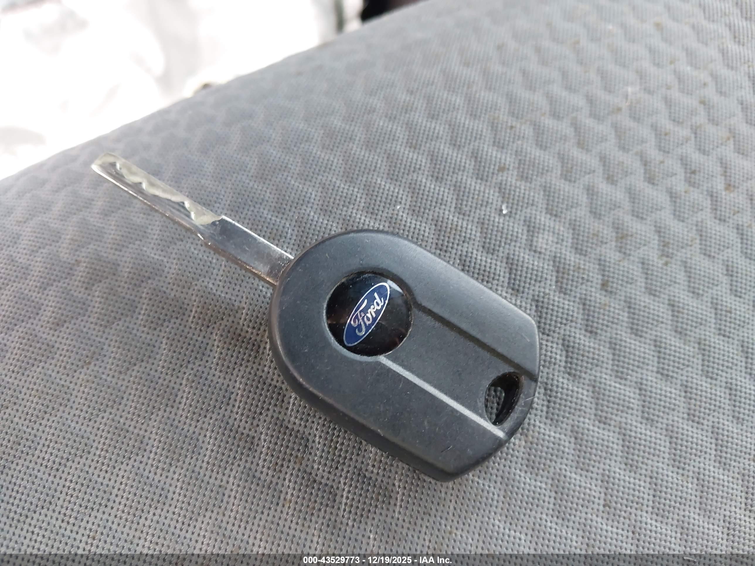 FORD ESCAPE image 11