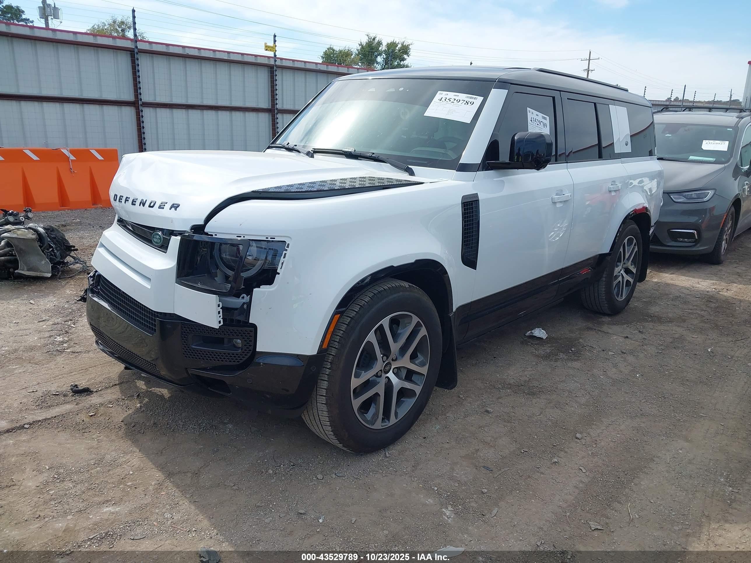 LAND ROVER image 2