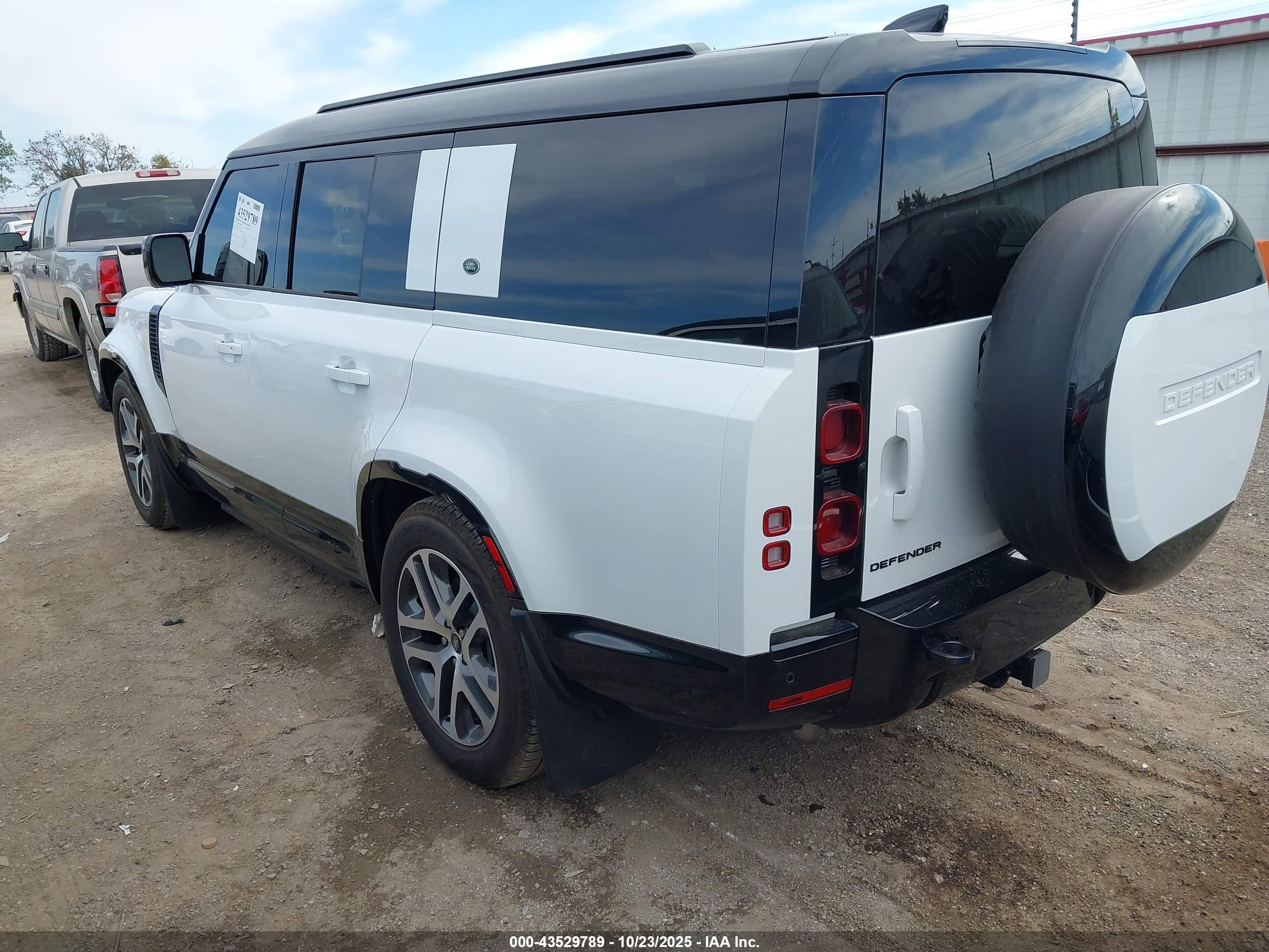LAND ROVER image 3