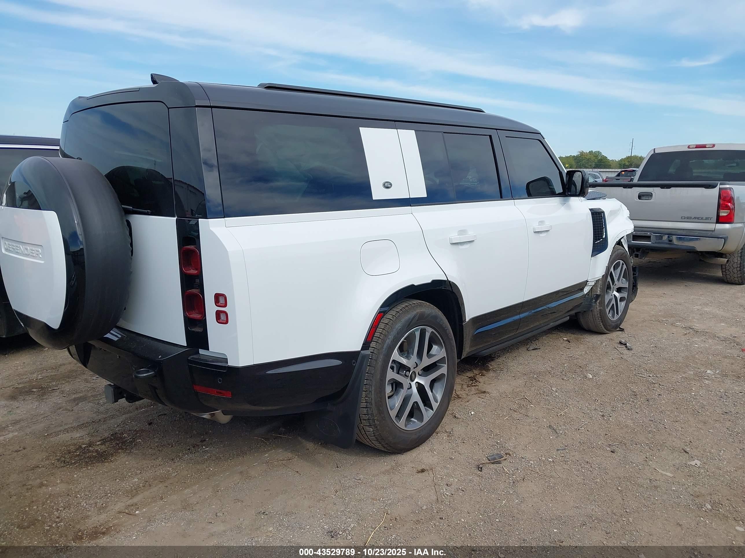 LAND ROVER image 4