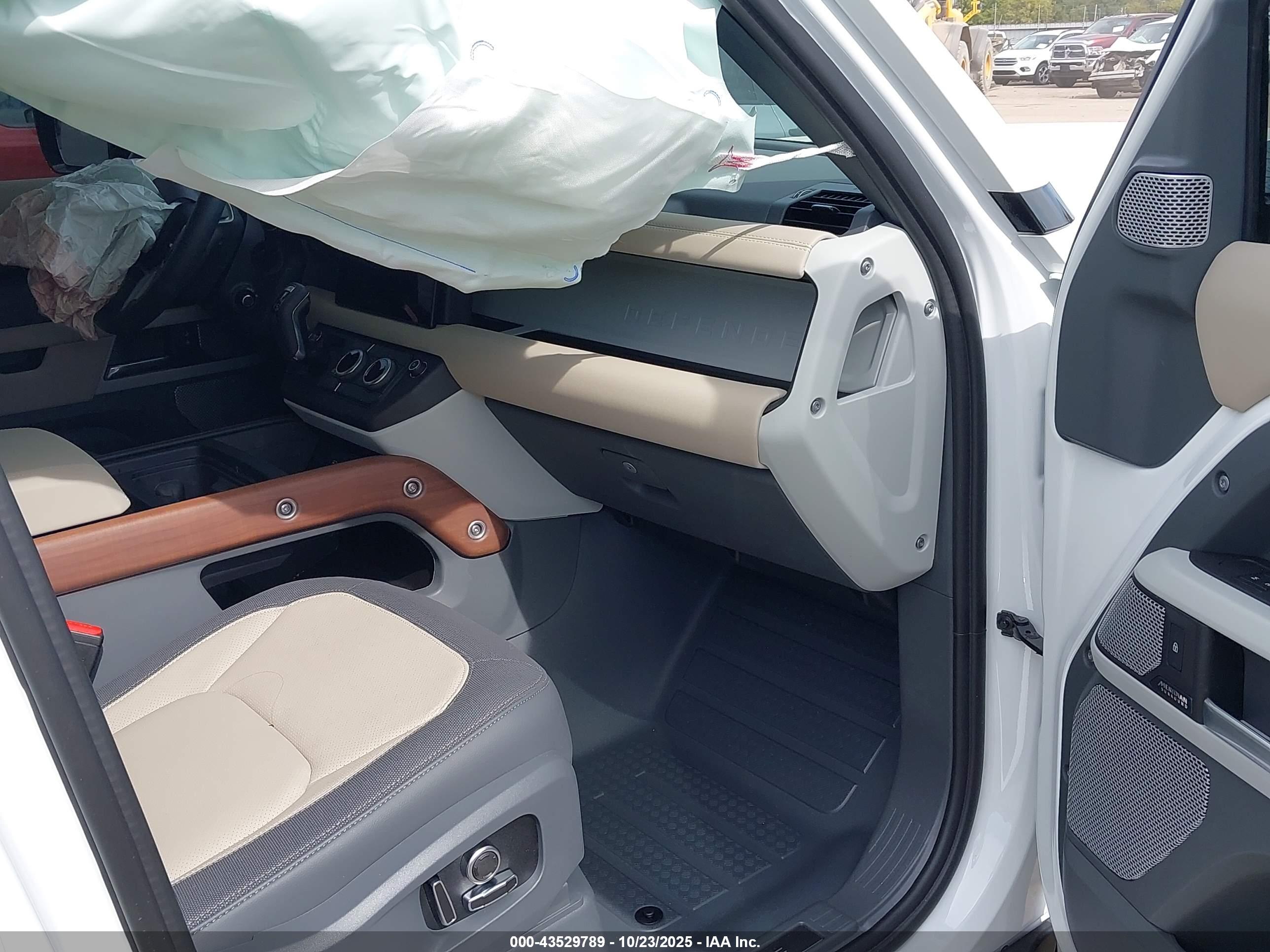 LAND ROVER image 5