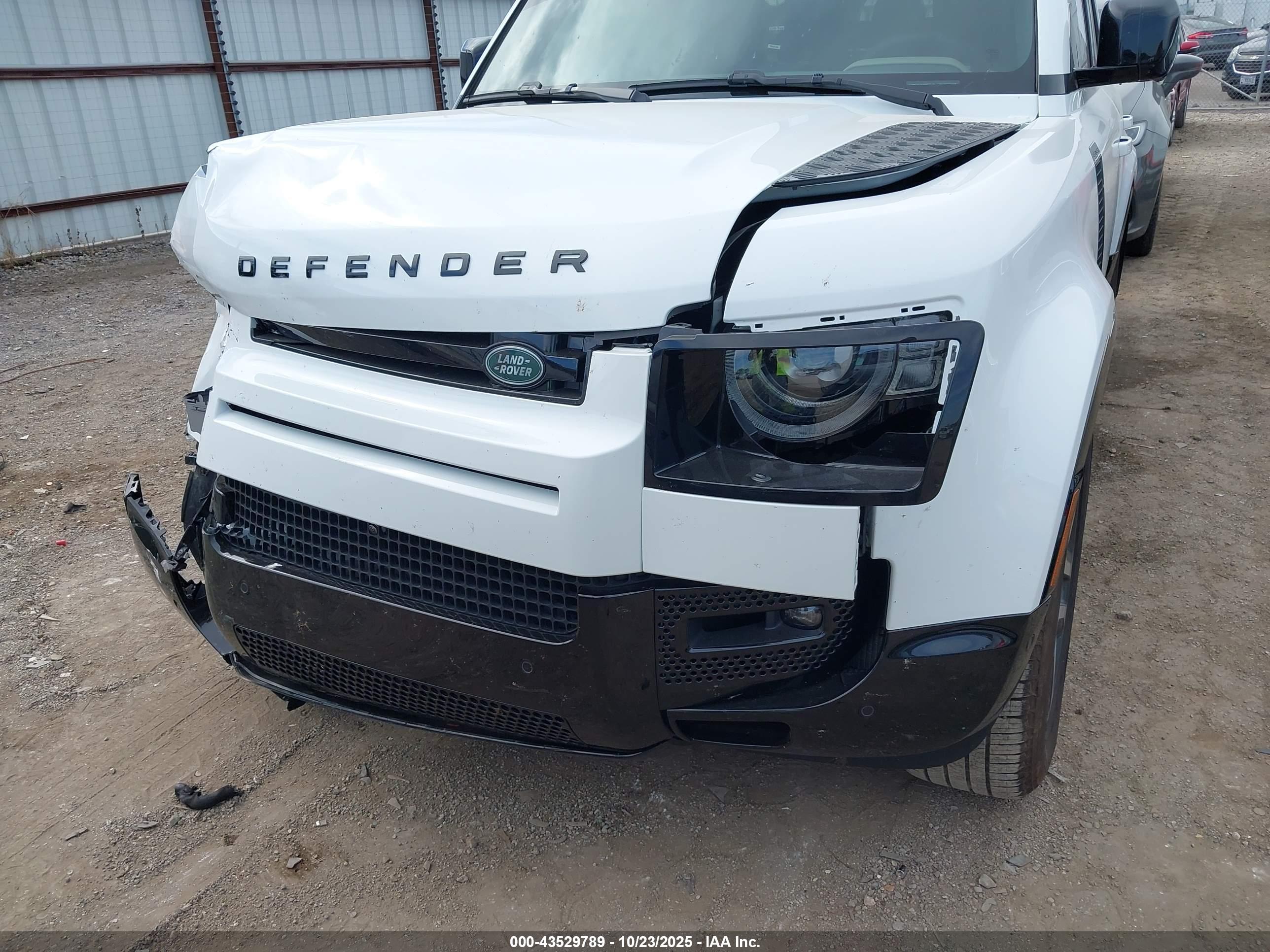 LAND ROVER image 6