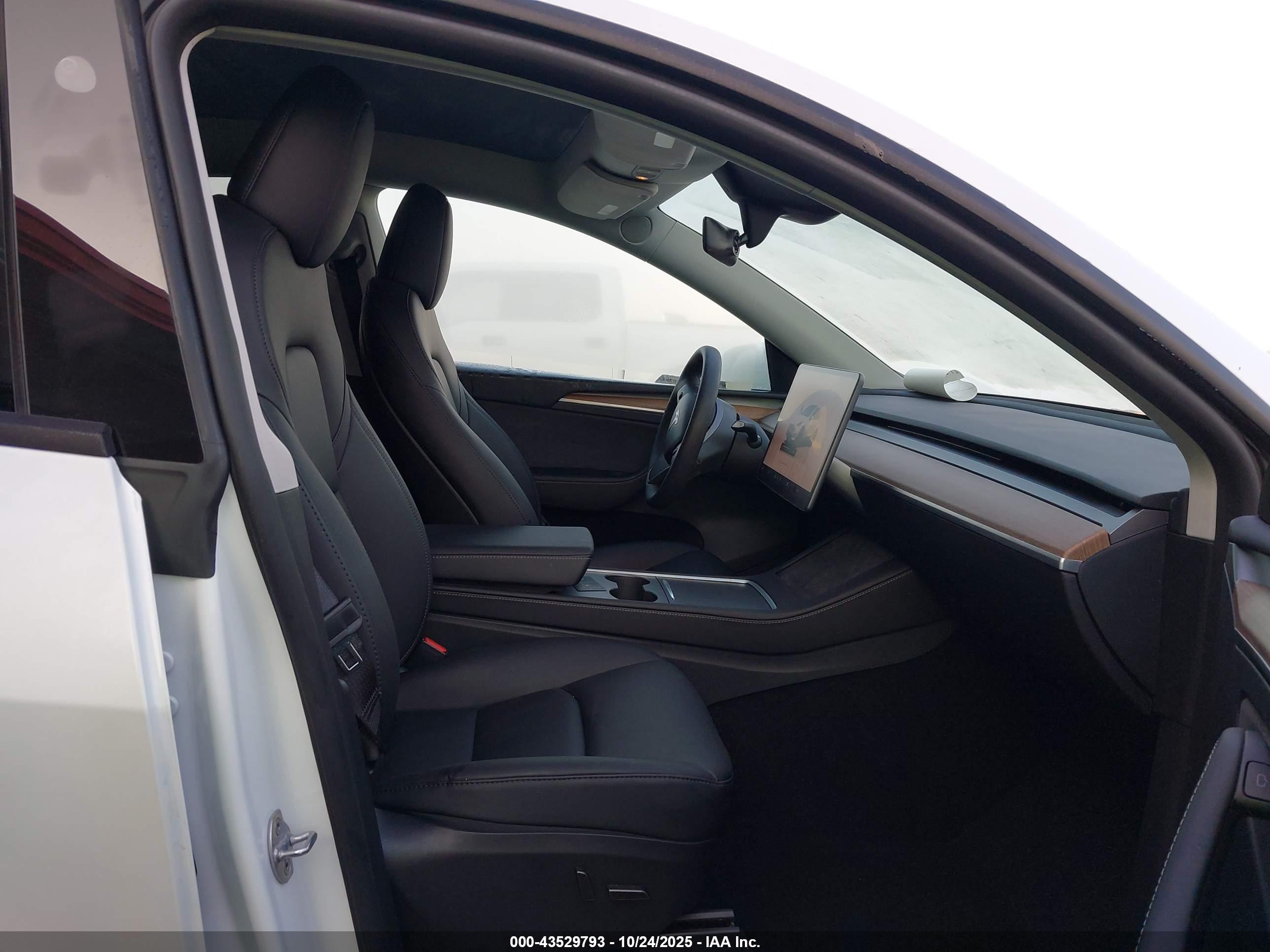 TESLA MODEL image 5