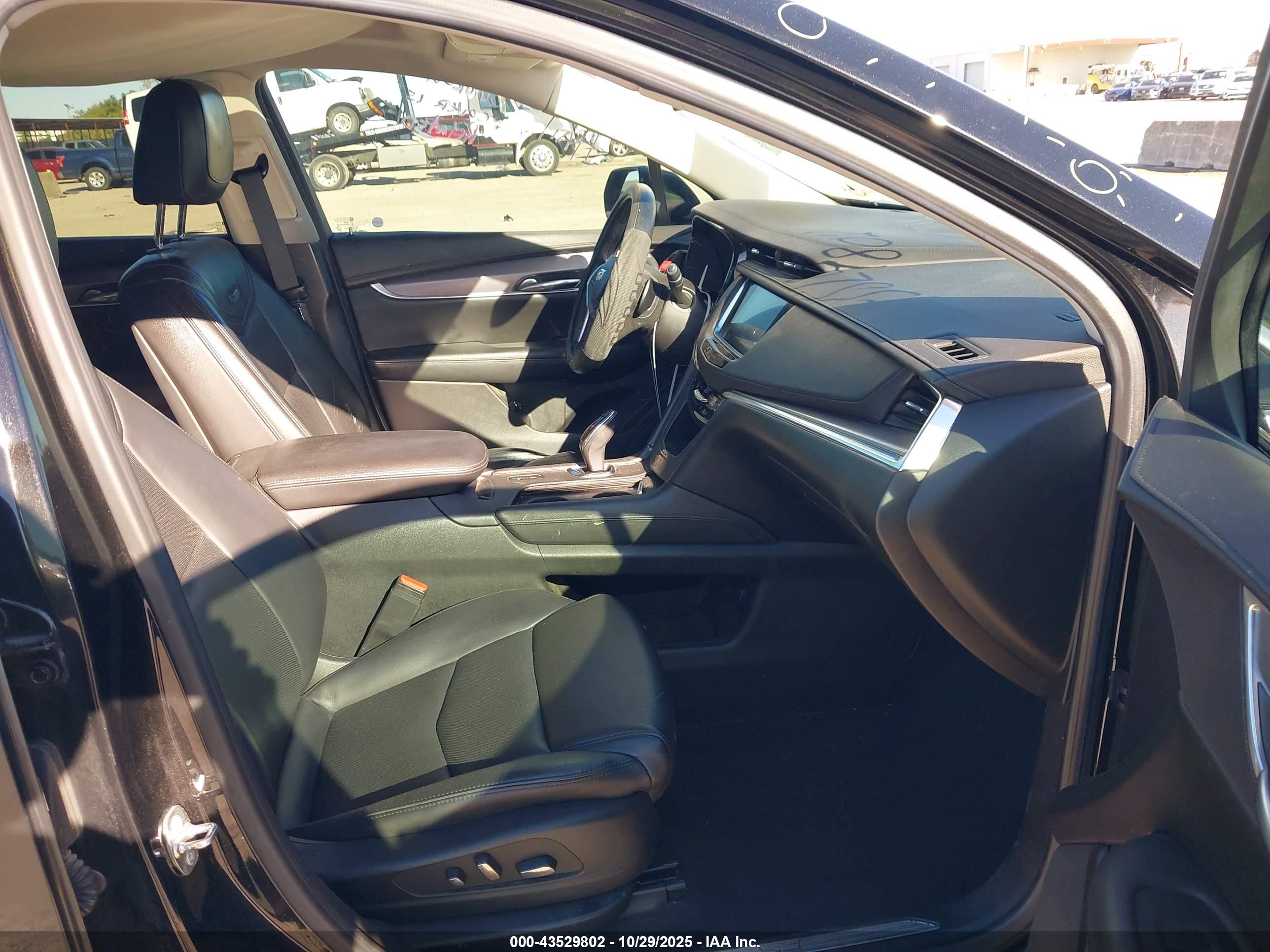 CADILLAC XT5 image 5