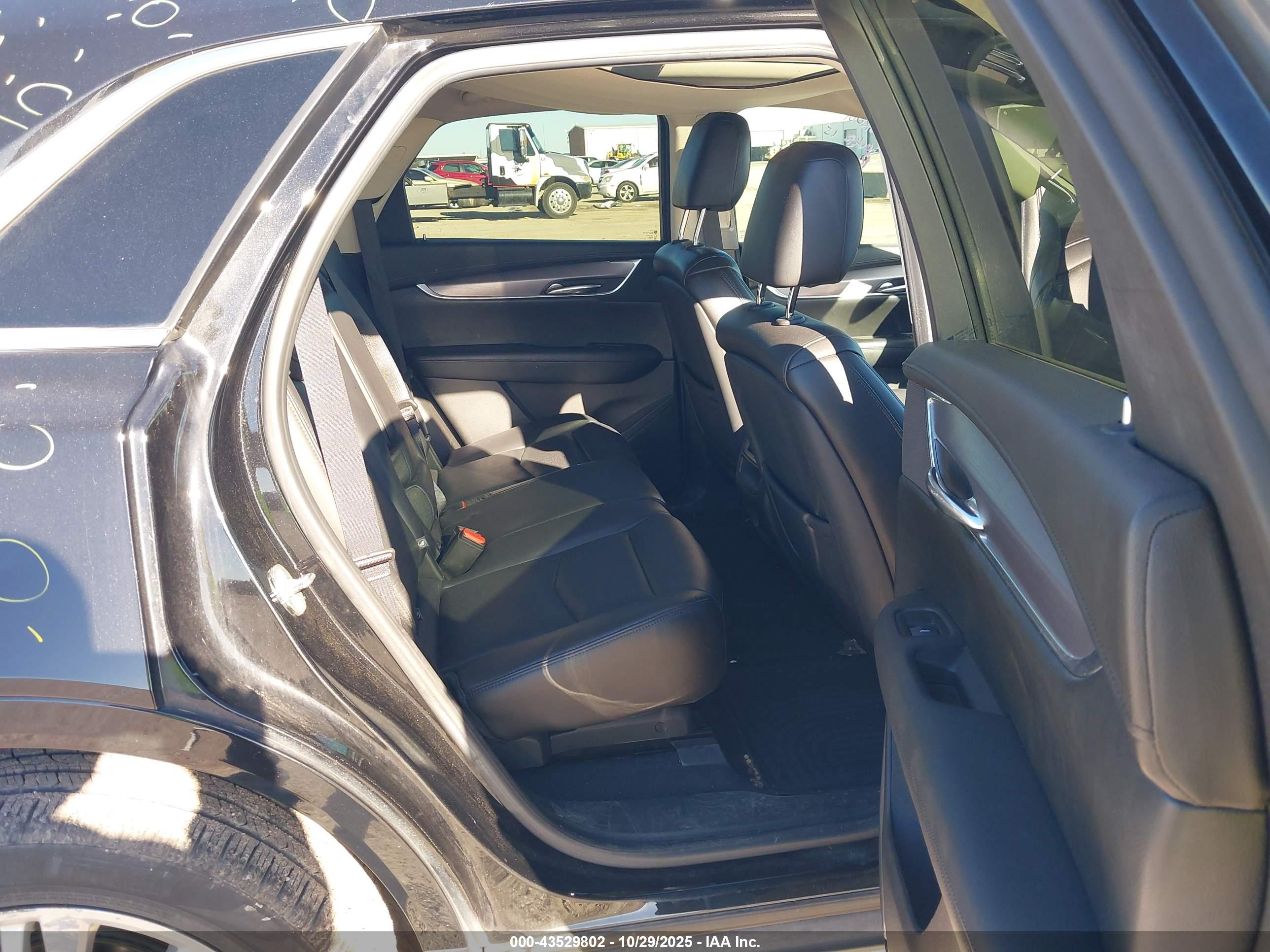 CADILLAC XT5 image 8