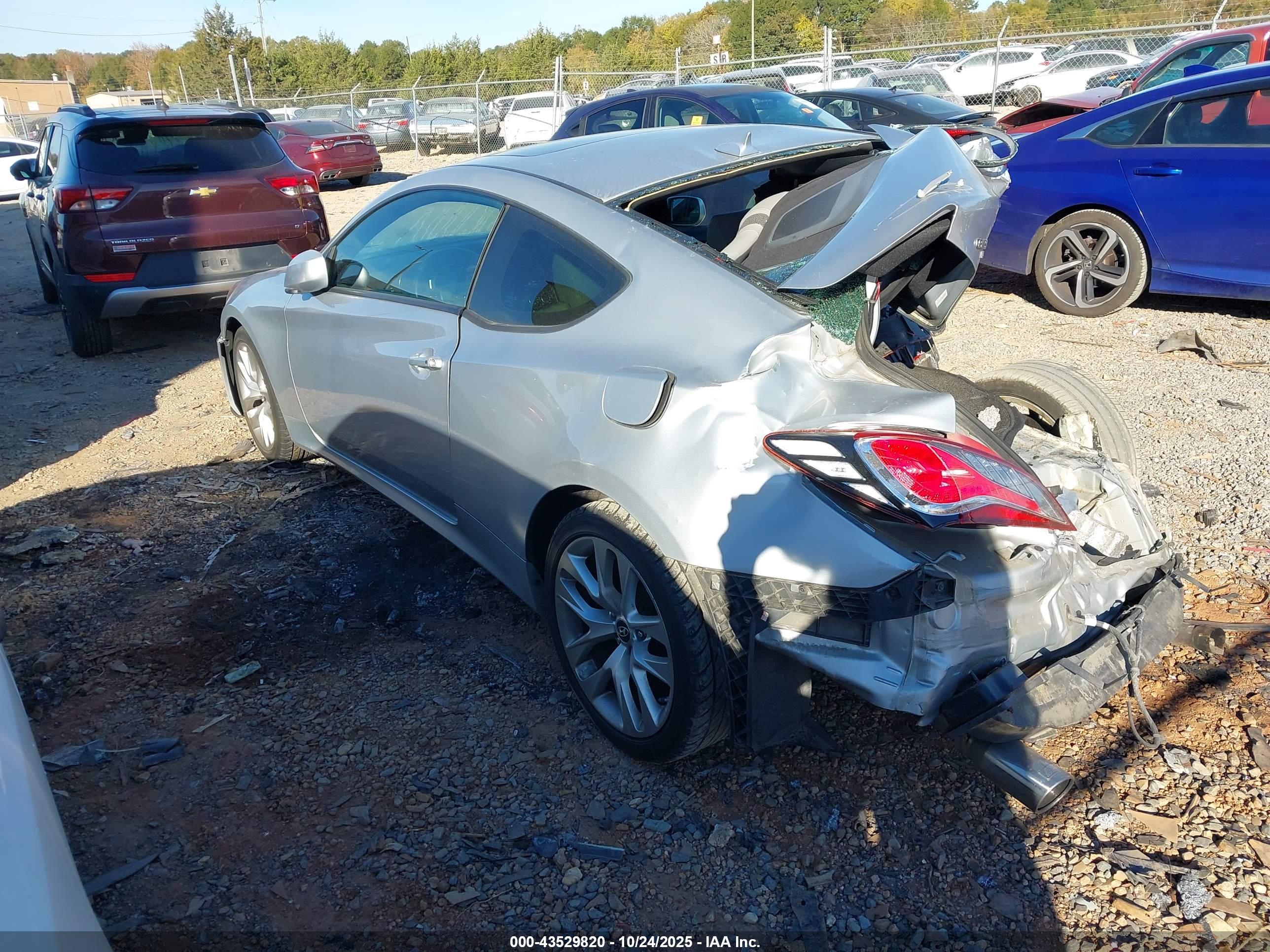 HYUNDAI GENESIS image 3