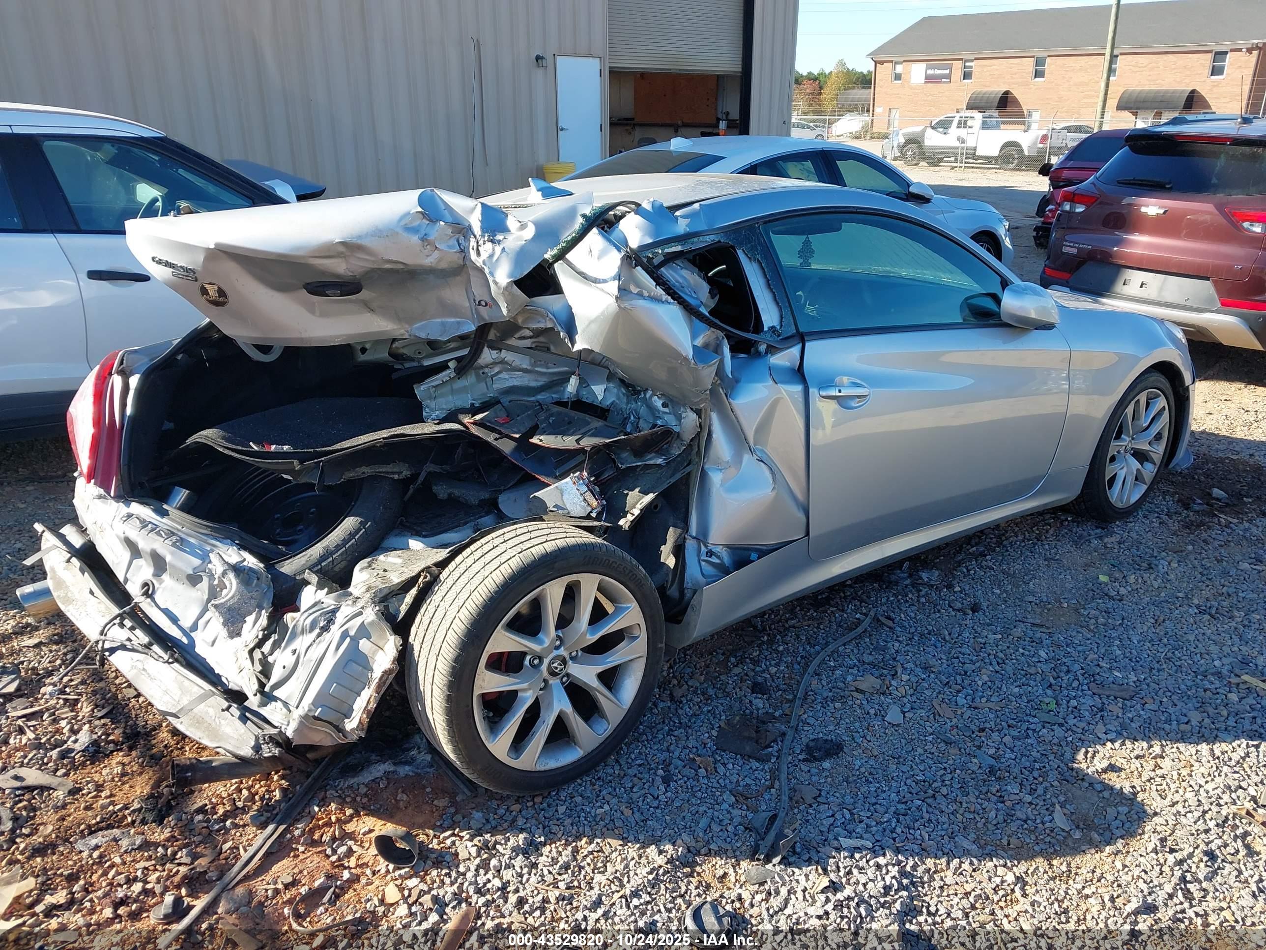 HYUNDAI GENESIS image 4