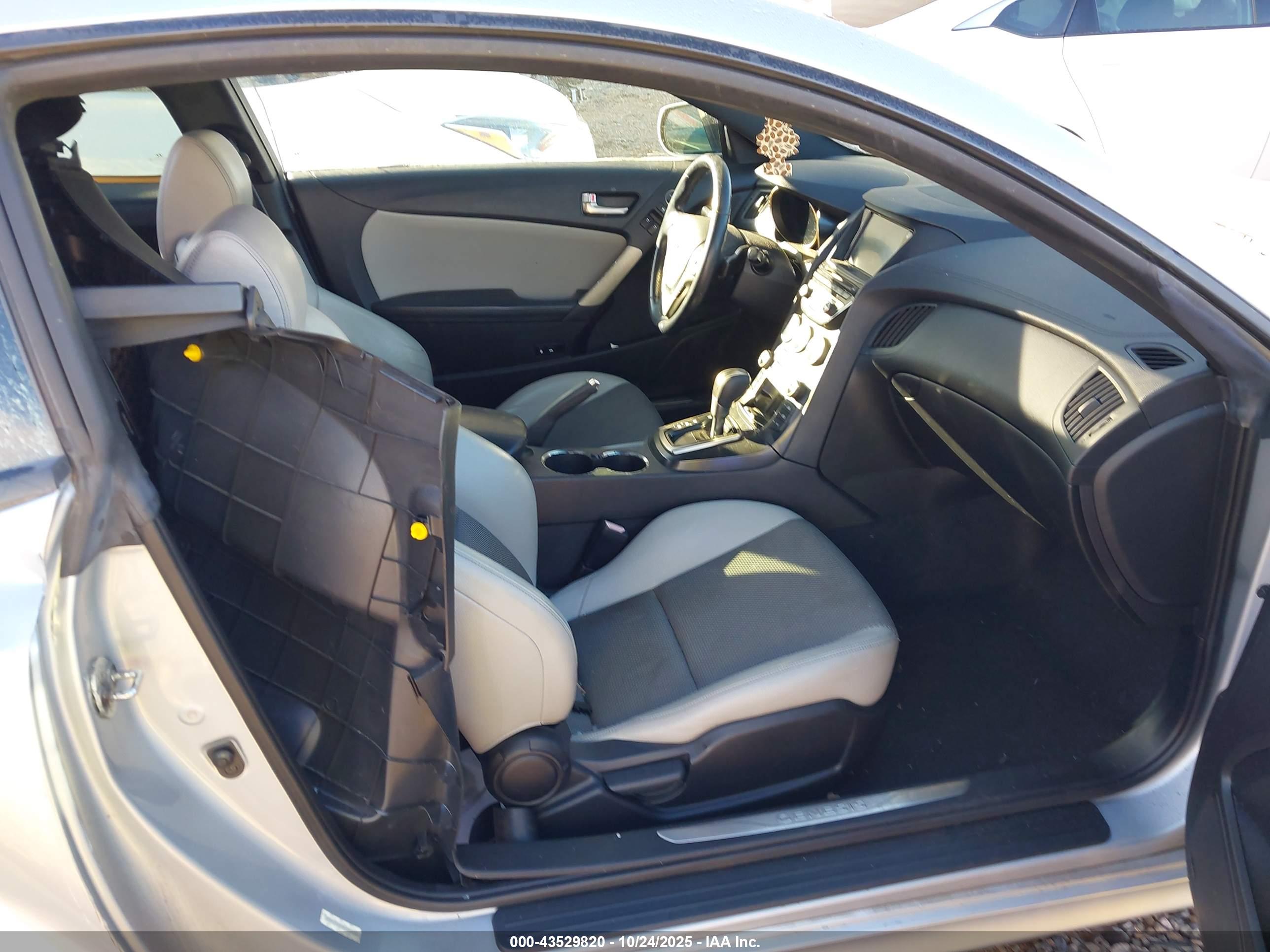 HYUNDAI GENESIS image 5