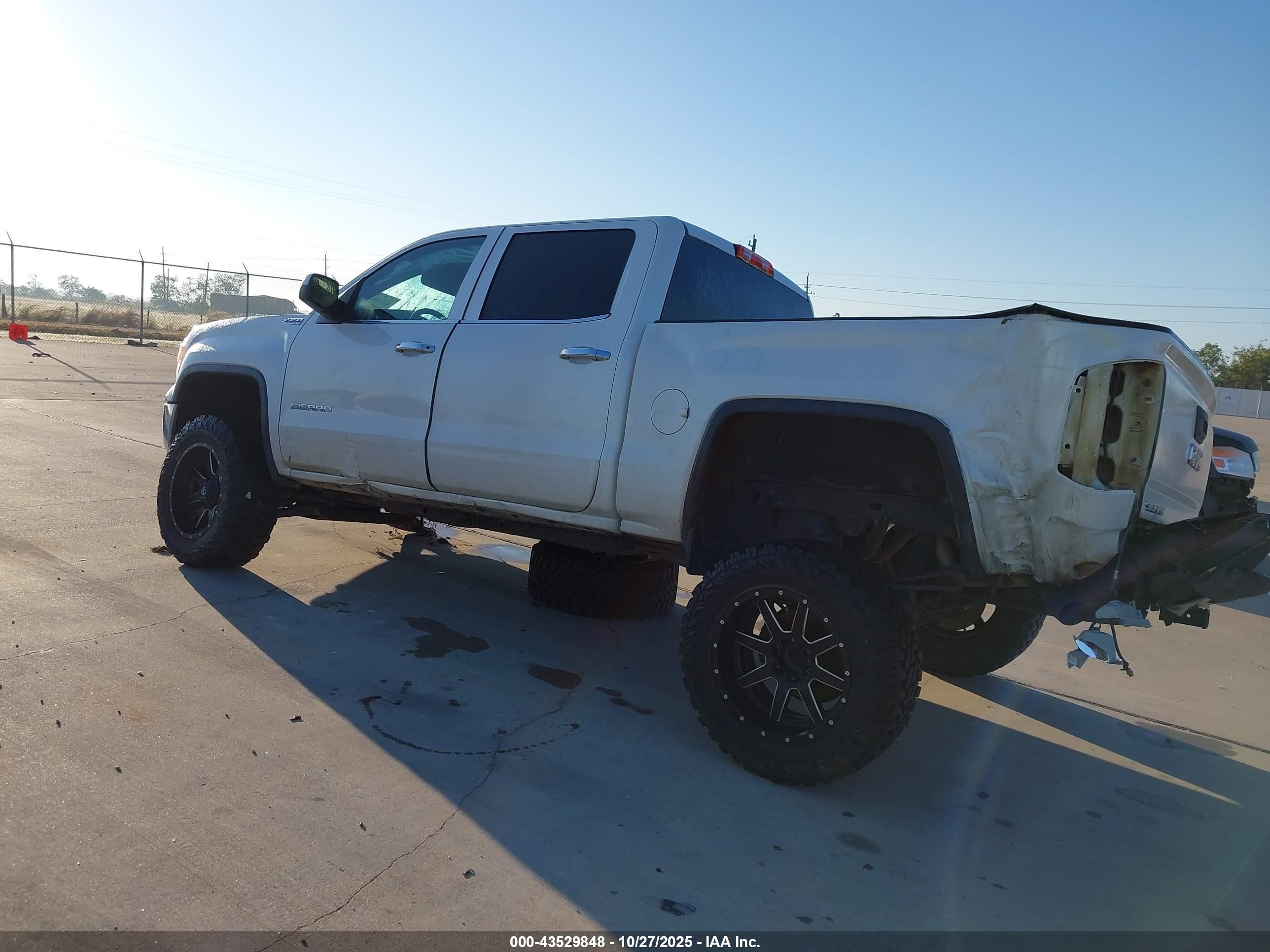 GMC SIERRA image 3