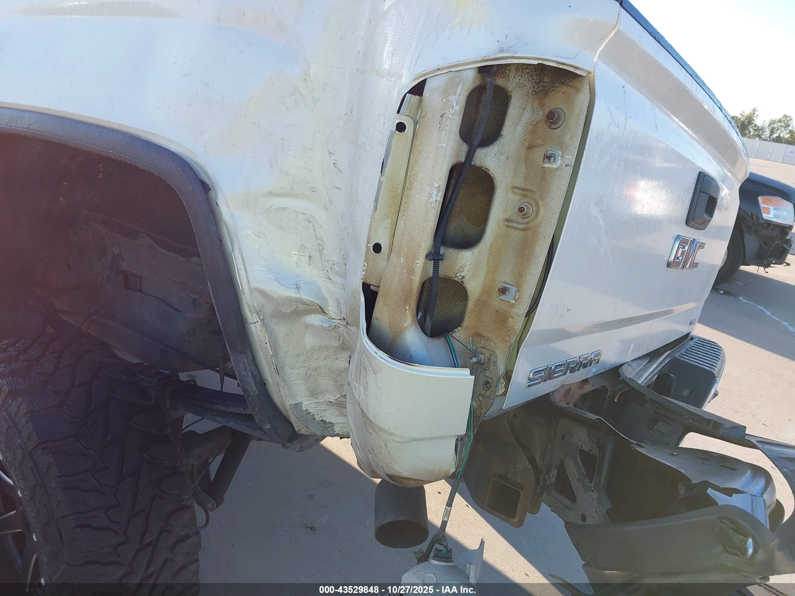 GMC SIERRA image 6