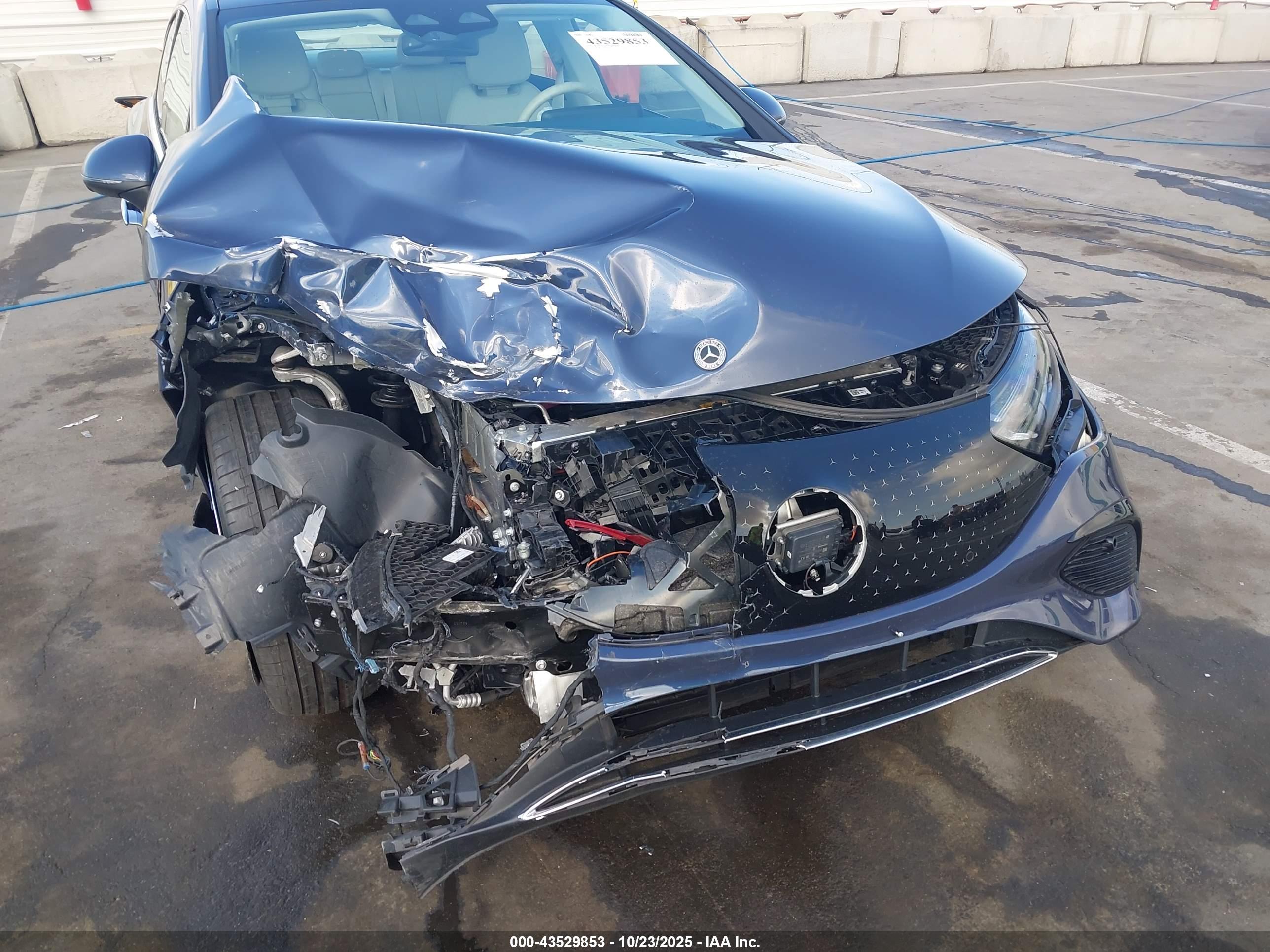 MERCEDES-BENZ EQE image 6