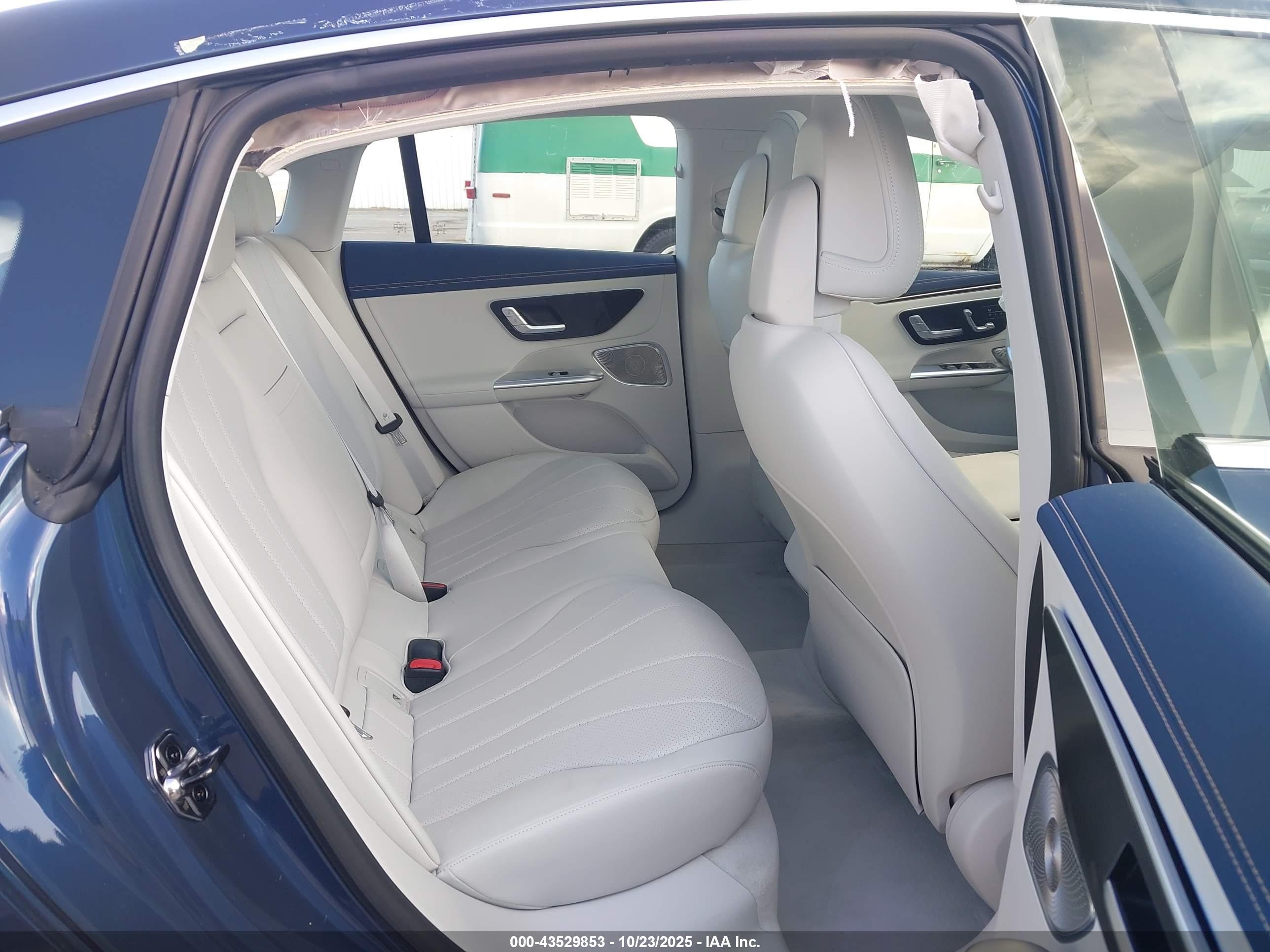 MERCEDES-BENZ EQE image 8
