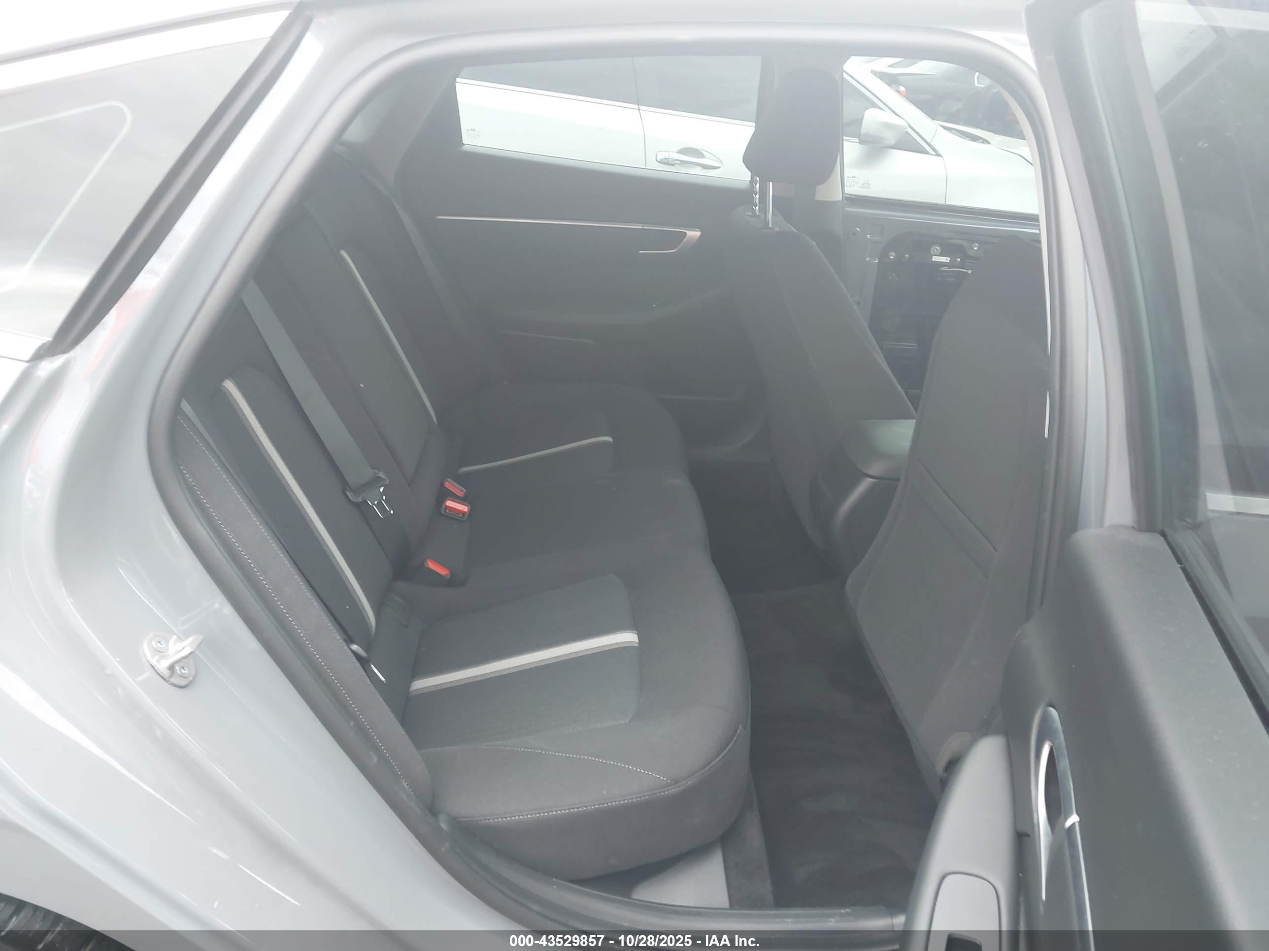 HYUNDAI SONATA image 8