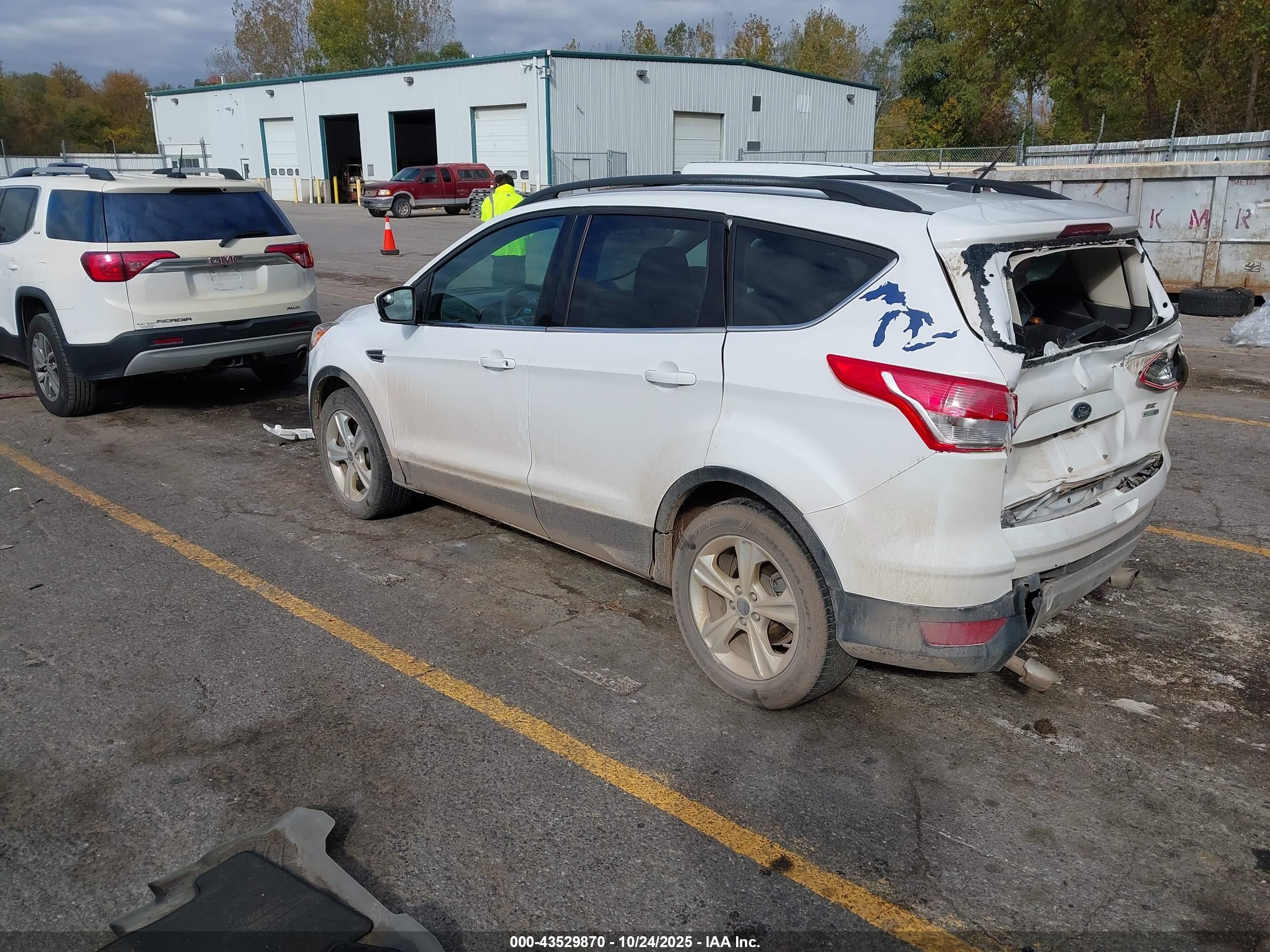 FORD ESCAPE image 3