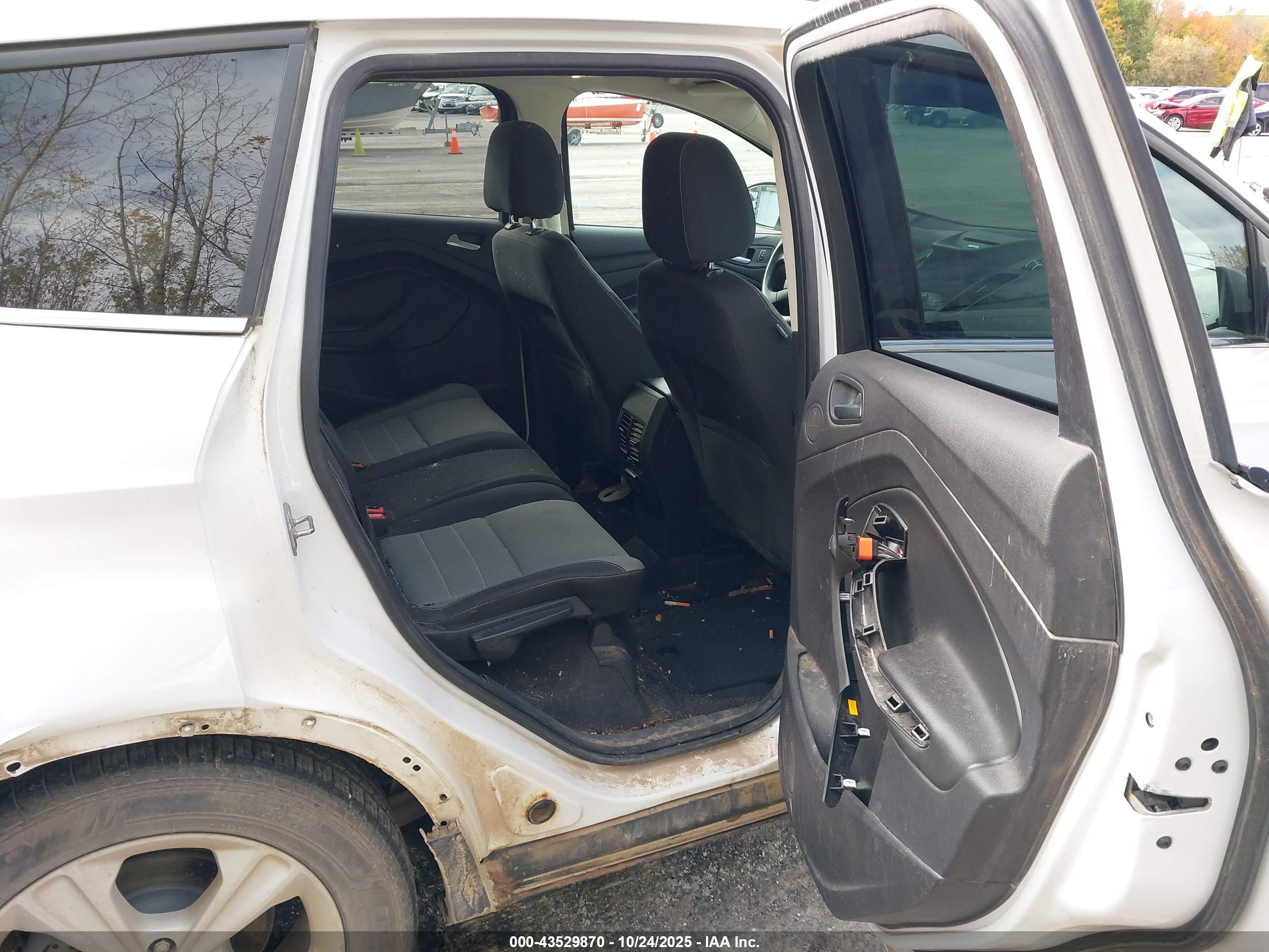 FORD ESCAPE image 8