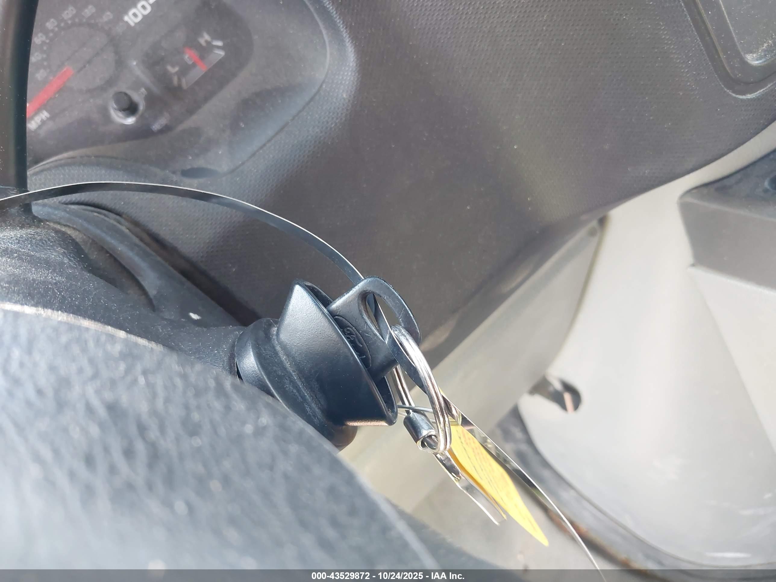 FORD E-250 image 11