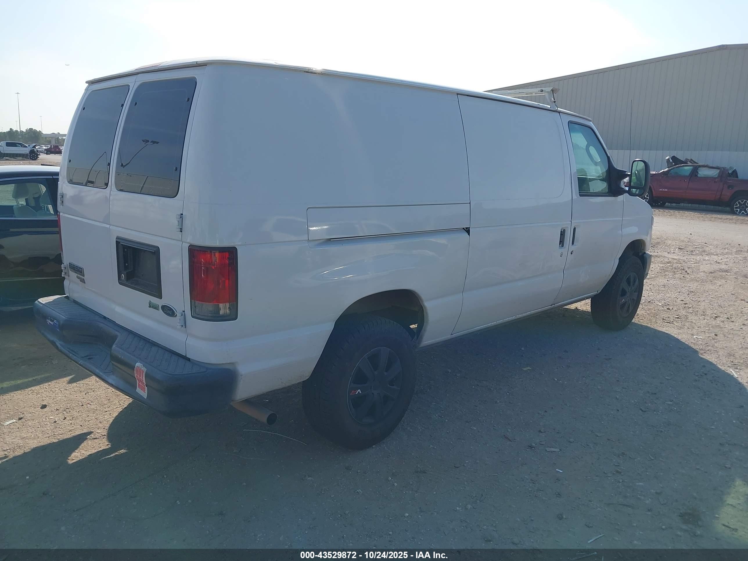 FORD E-250 image 4