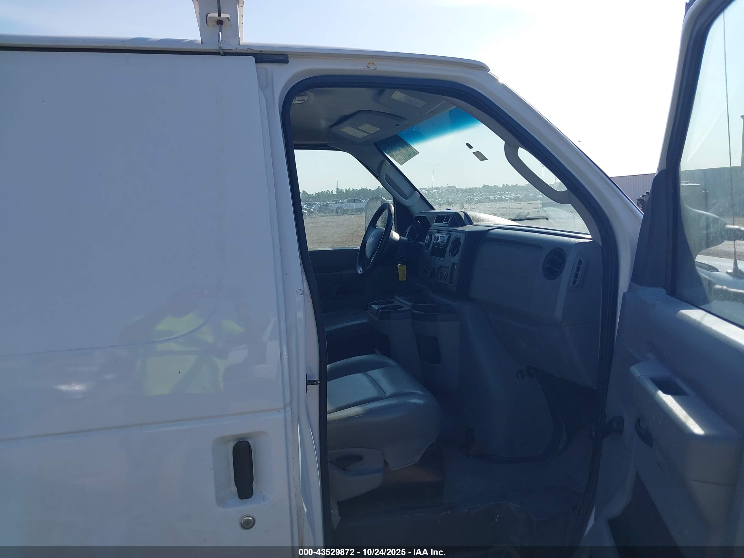 FORD E-250 image 5